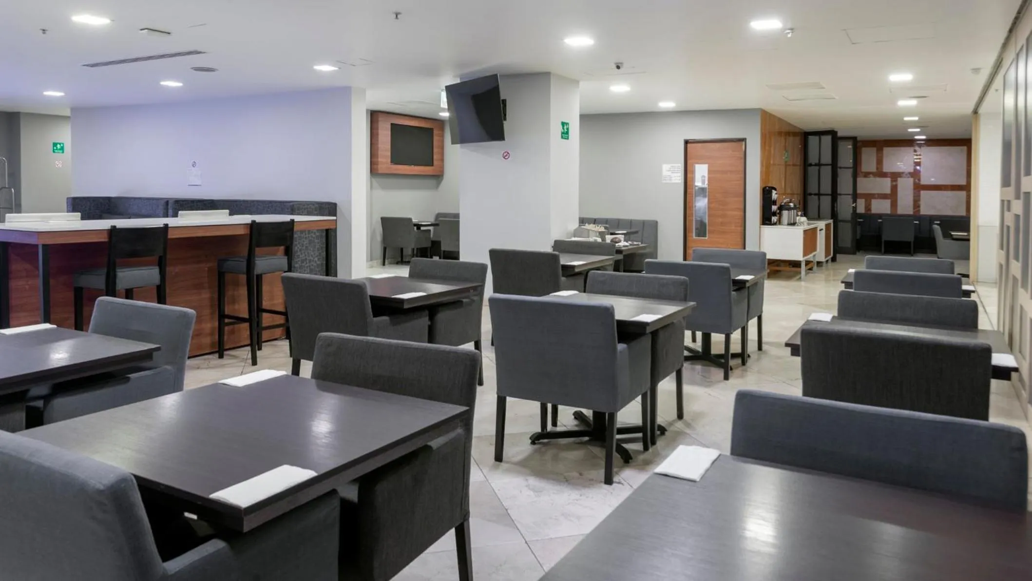 Breakfast in Holiday Inn Express Mexico Santa Fe by IHG