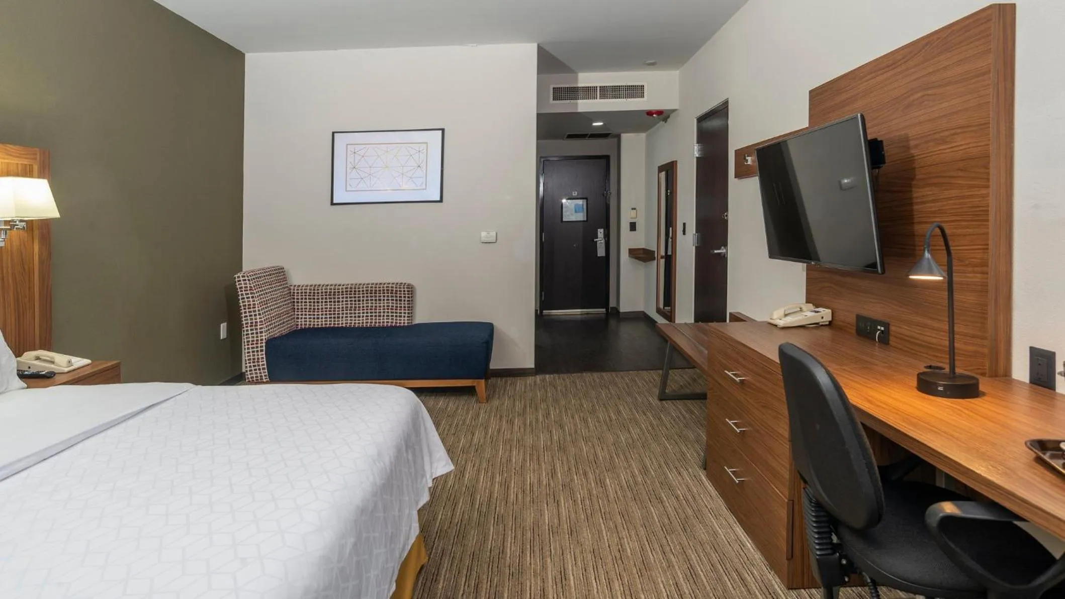 Photo of the whole room, Bed in Holiday Inn Express Mexico Santa Fe by IHG