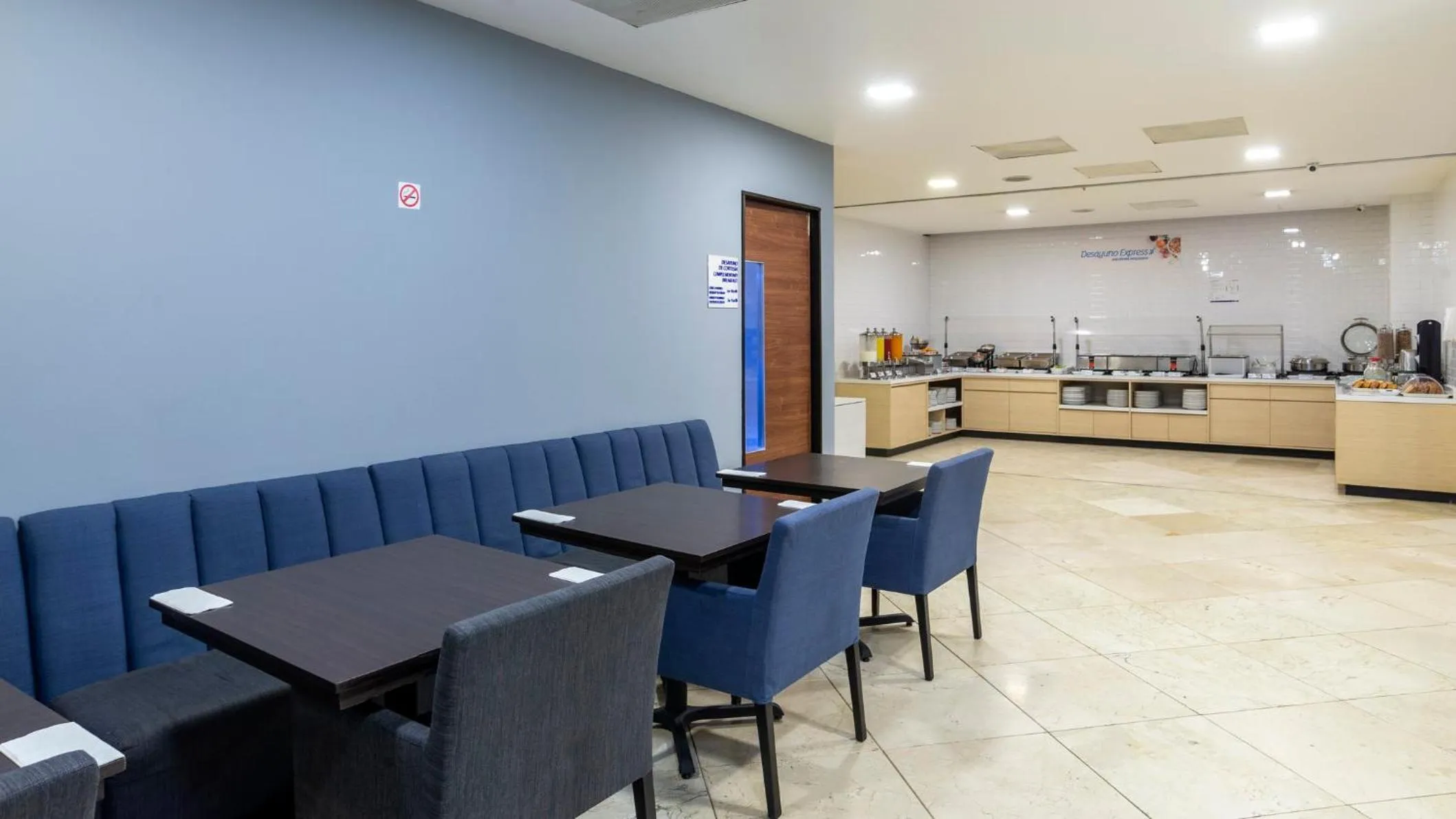 Breakfast in Holiday Inn Express Mexico Santa Fe by IHG