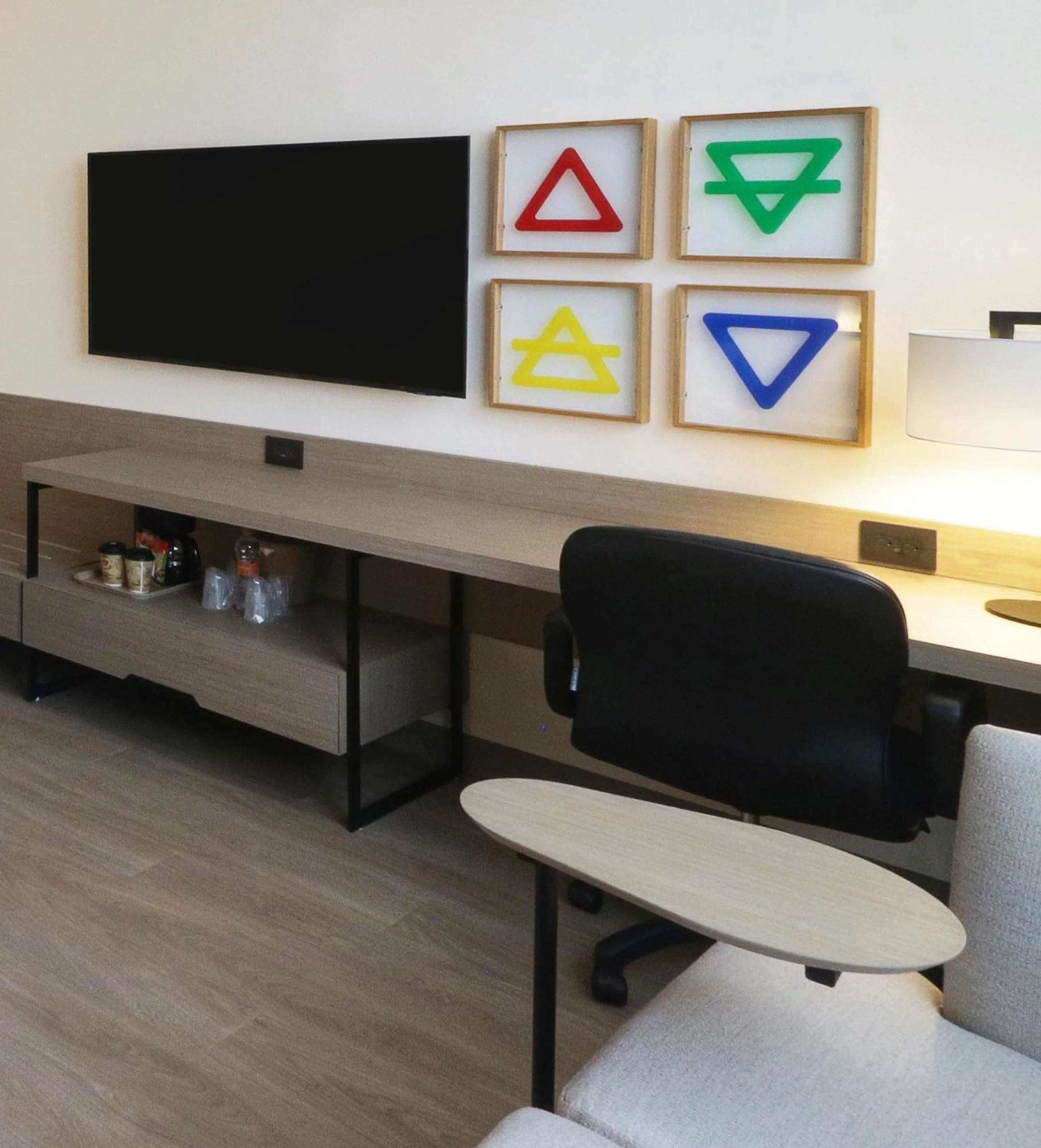 Seating area in Holiday Inn Monterrey-Parque Fundidora by IHG