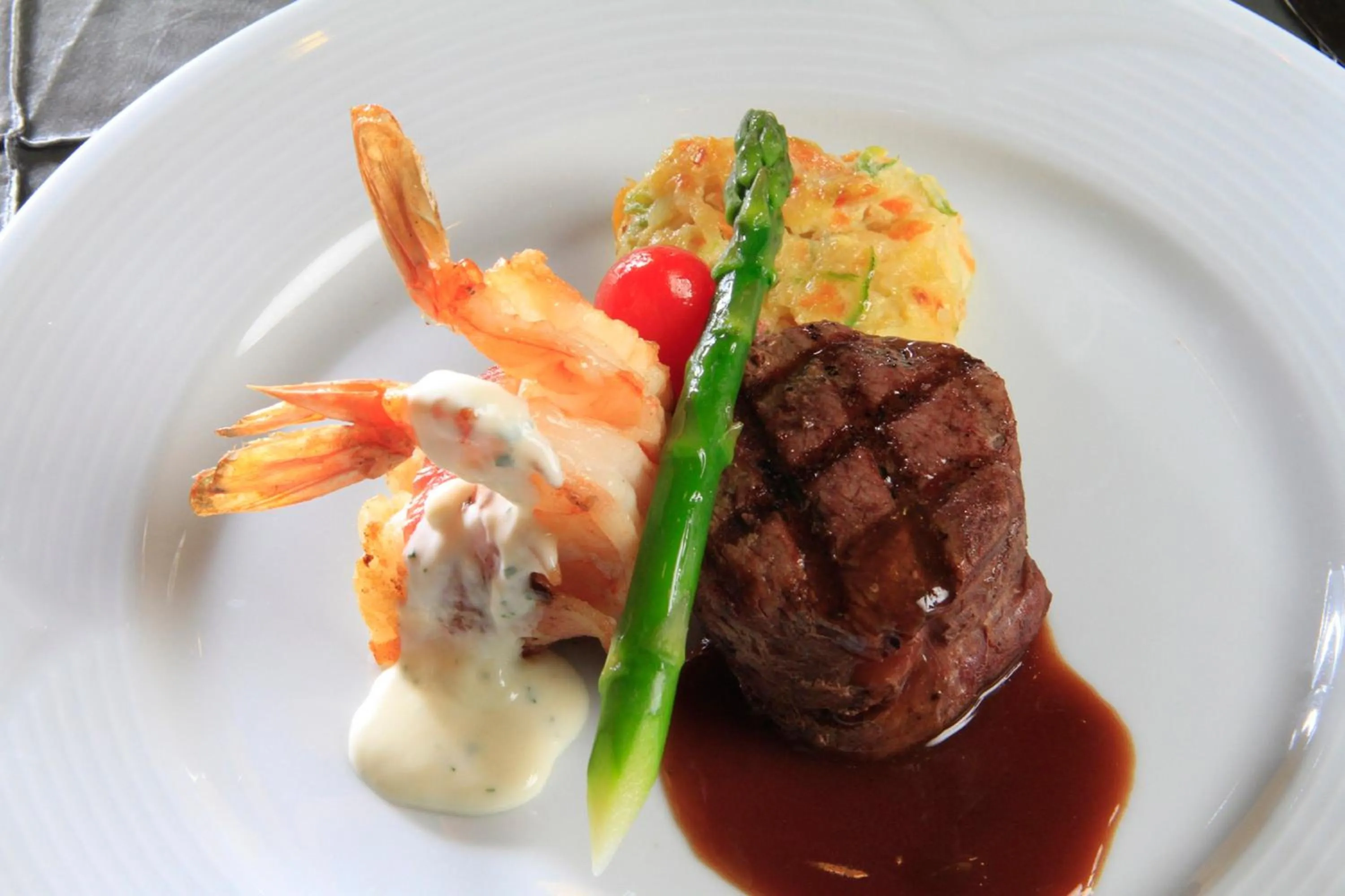 Restaurant/places to eat in Holiday Inn Monterrey-Parque Fundidora by IHG