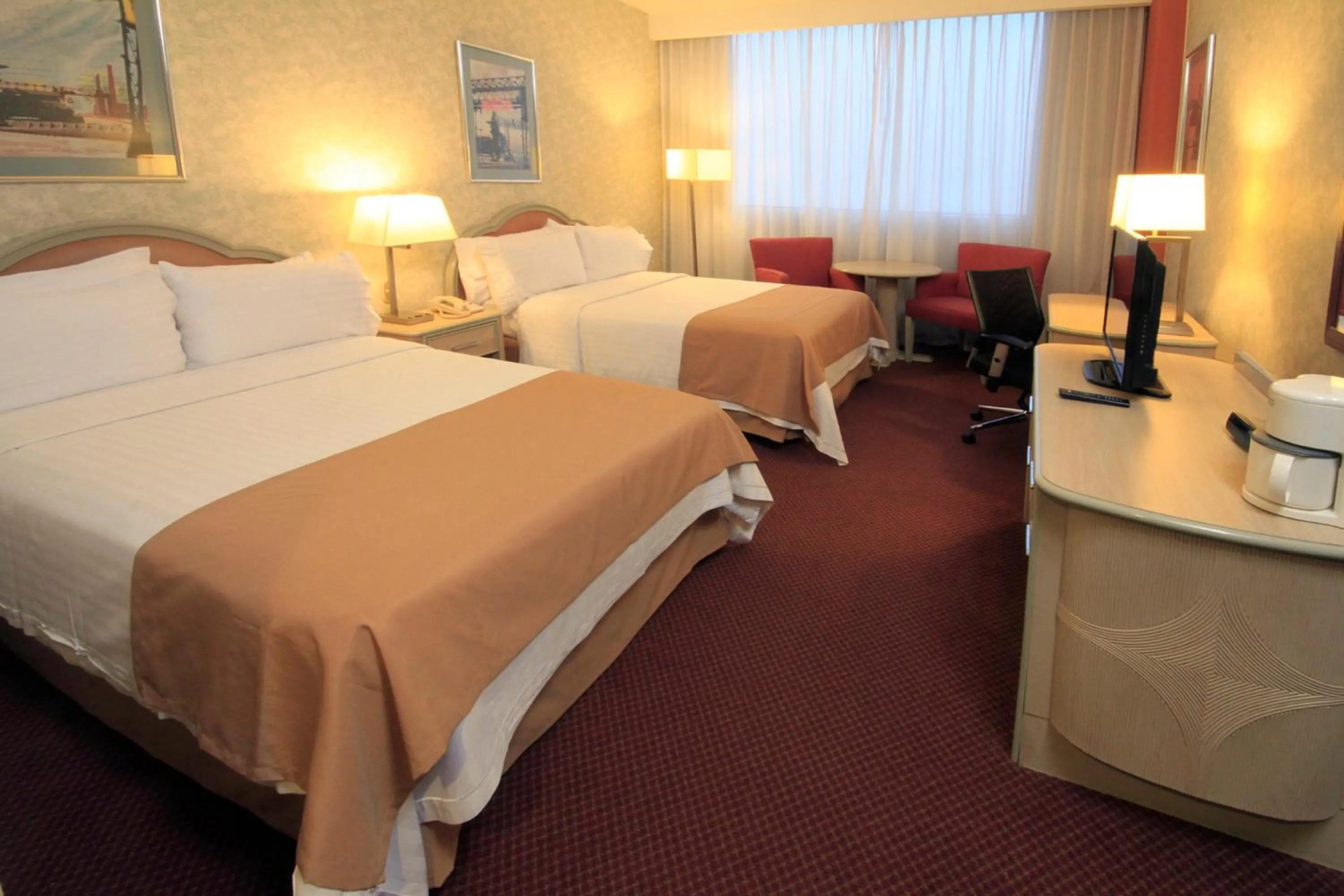 Photo of the whole room, Bed in Holiday Inn Monterrey-Parque Fundidora by IHG