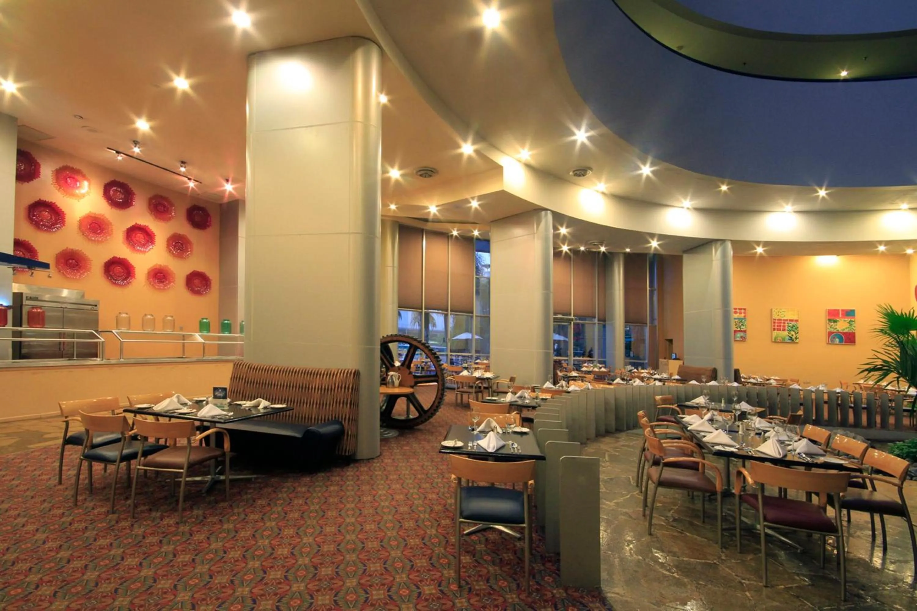 Restaurant/places to eat in Holiday Inn Monterrey-Parque Fundidora by IHG