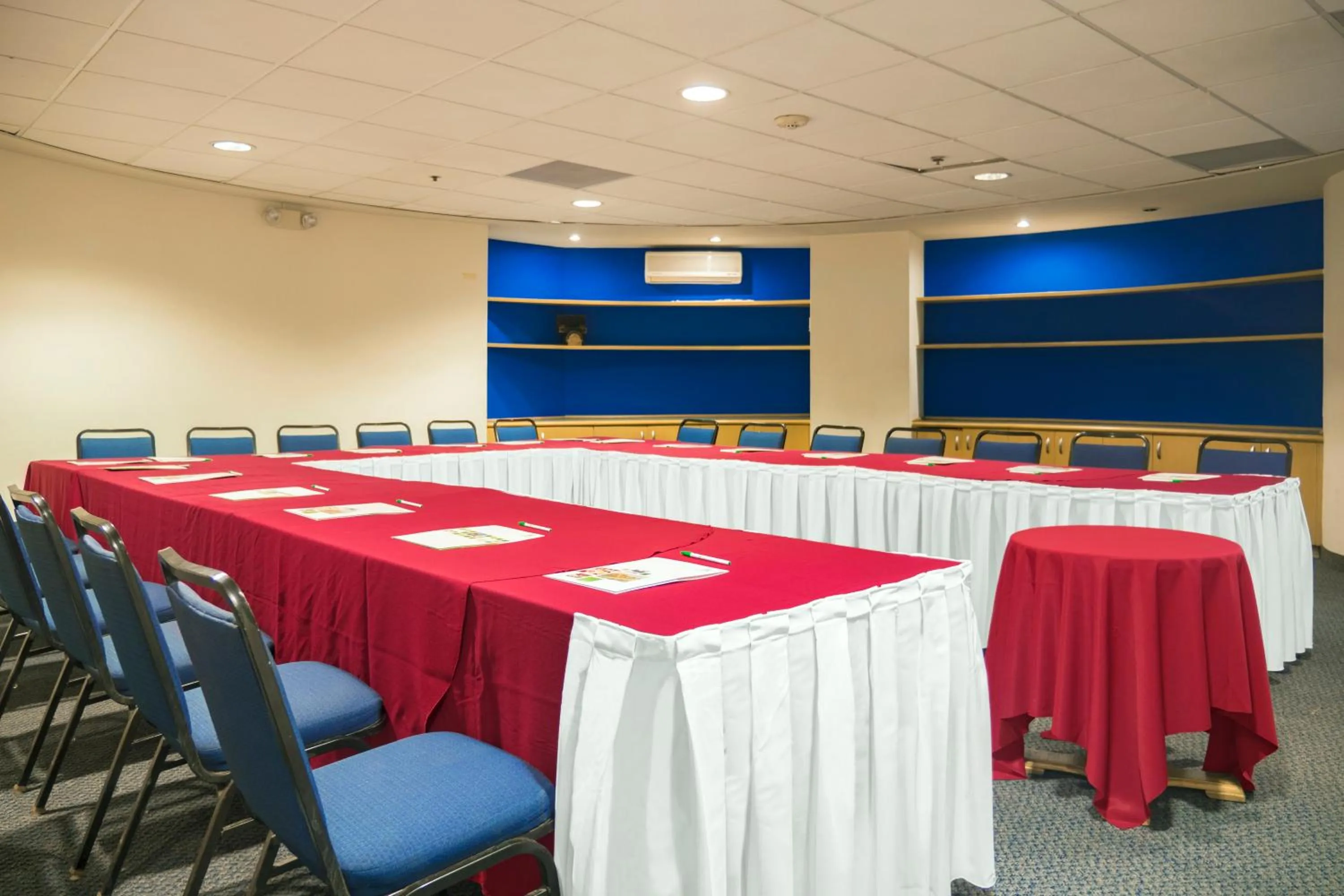 Meeting/conference room in Holiday Inn Monterrey-Parque Fundidora by IHG