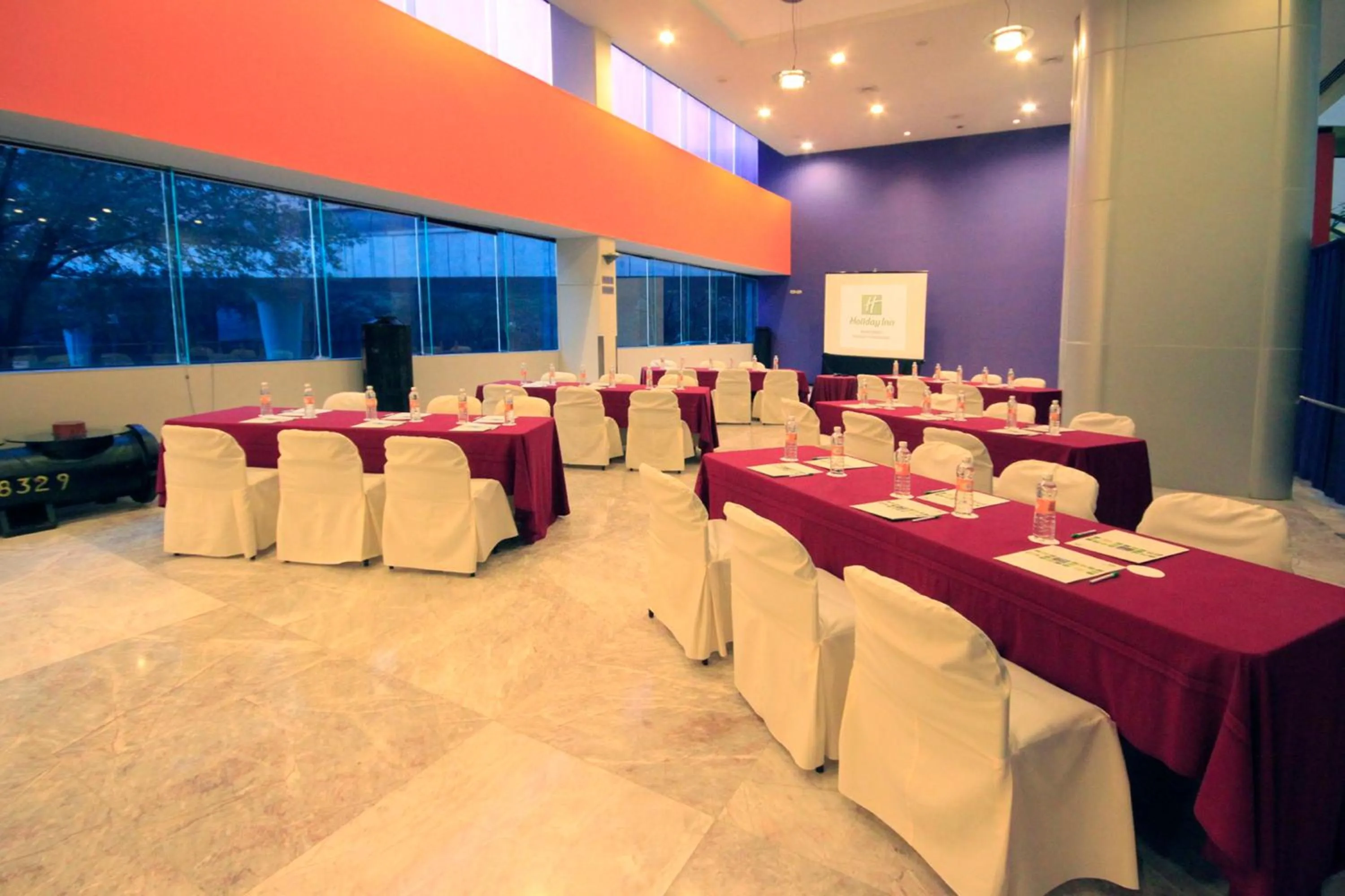 Meeting/conference room in Holiday Inn Monterrey-Parque Fundidora by IHG