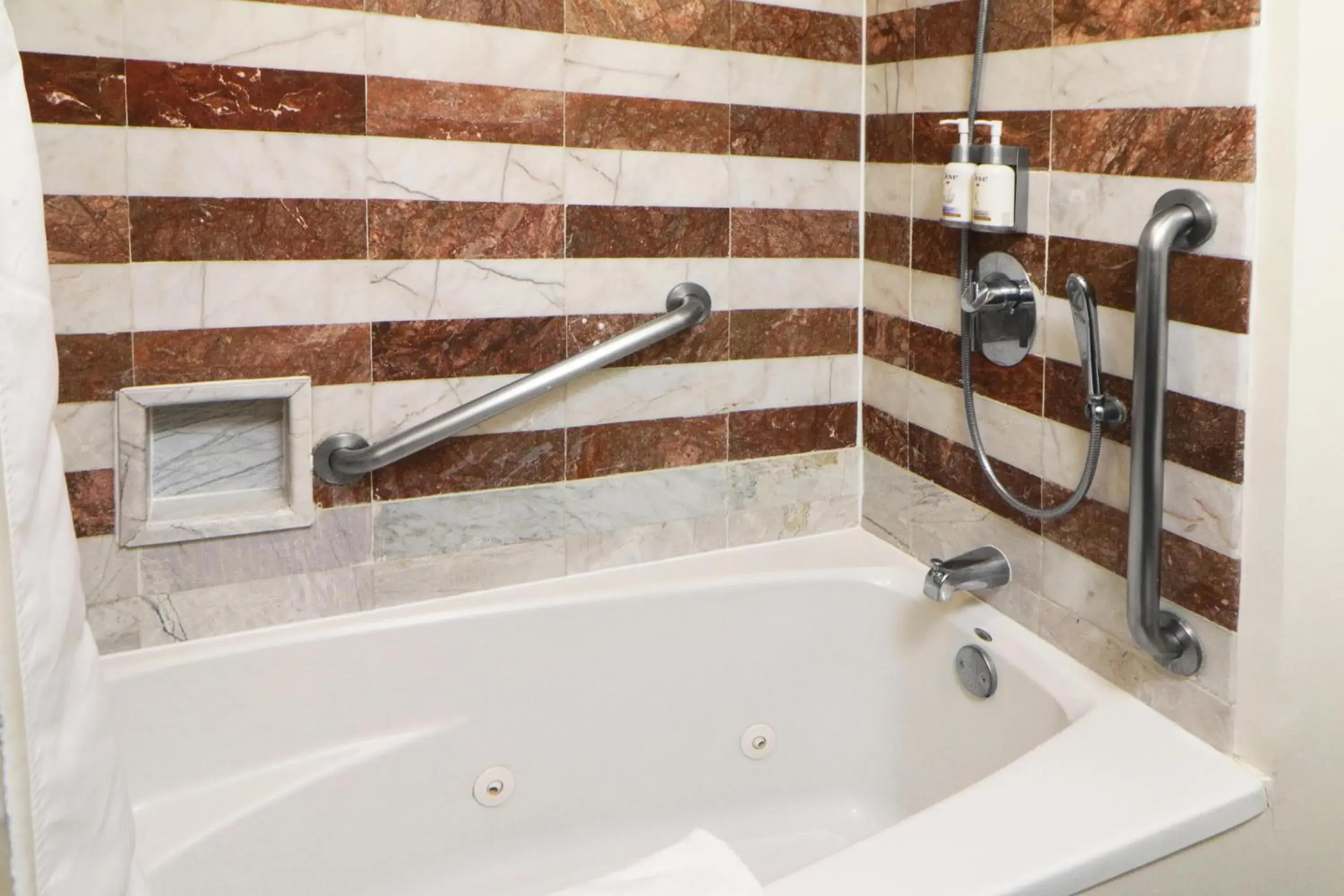 Standard Queen Room with Two Queen Beds and Balcony in Holiday Inn Monterrey-Parque Fundidora by IHG Standard Queen Room with Two Queen Beds and Balcony in Holiday Inn Monterrey-Parque Fundidora by IHG