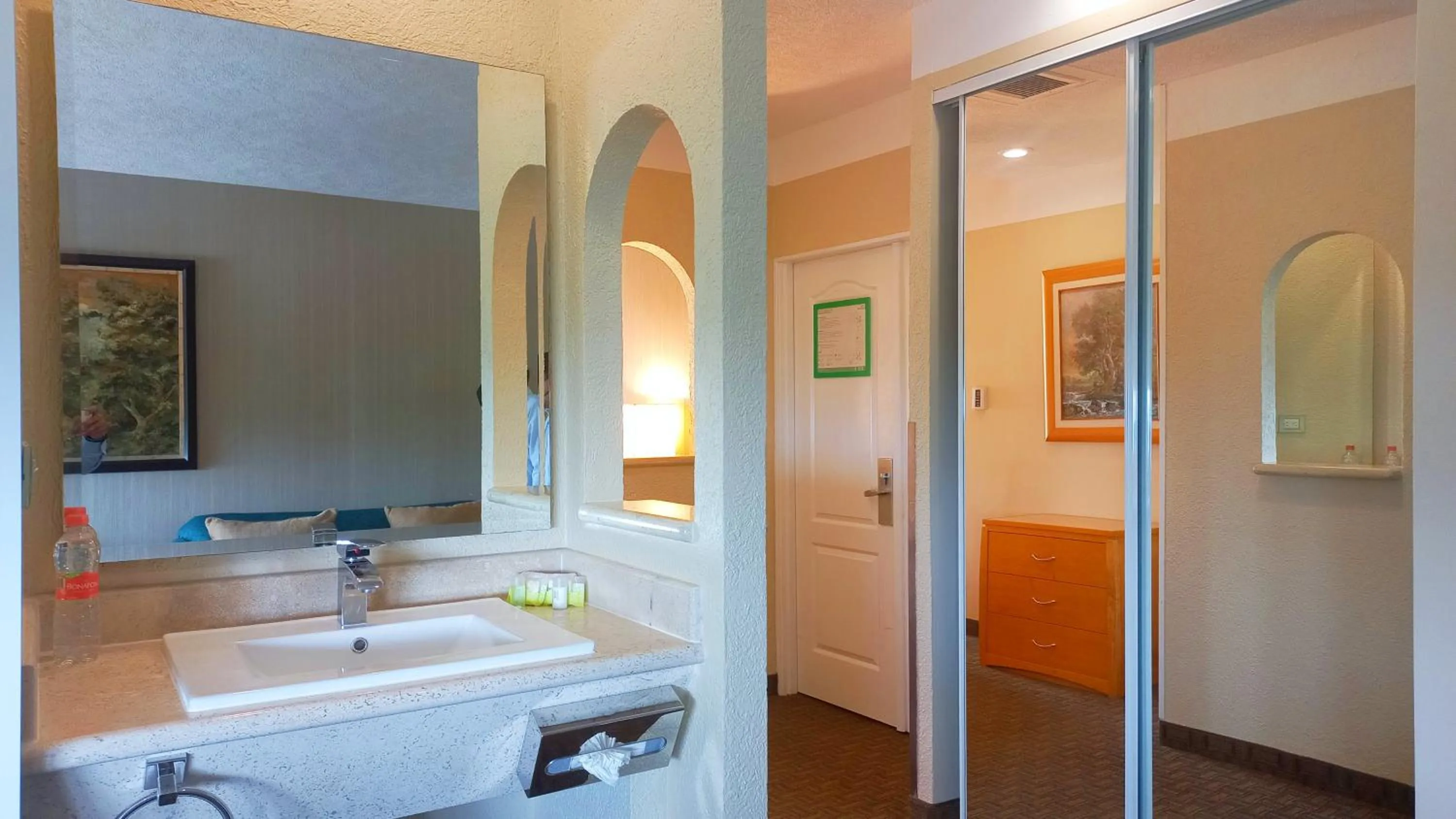 Photo of the whole room in Holiday Inn Cuernavaca by IHG