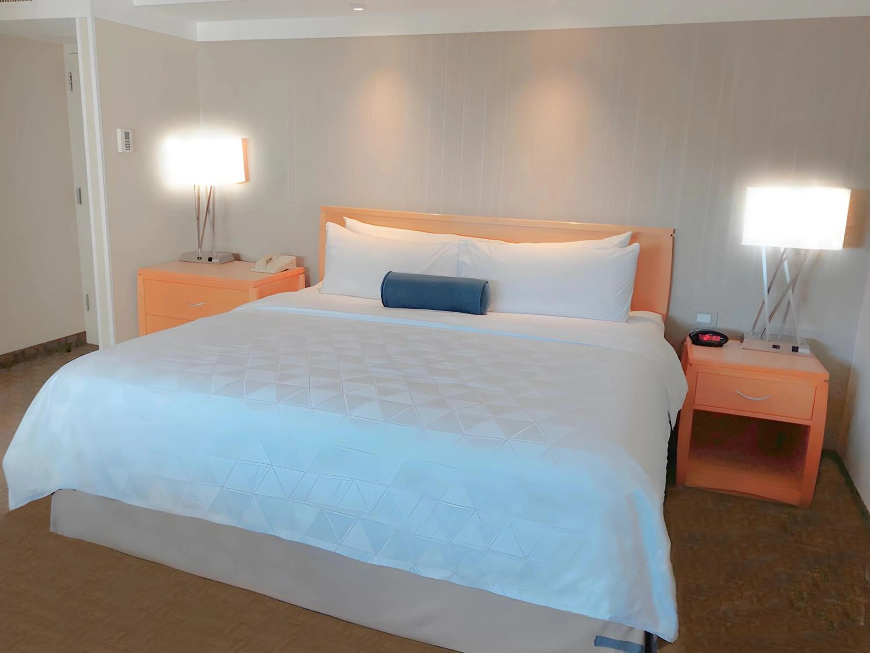 Photo of the whole room, Bed in Holiday Inn Cuernavaca by IHG