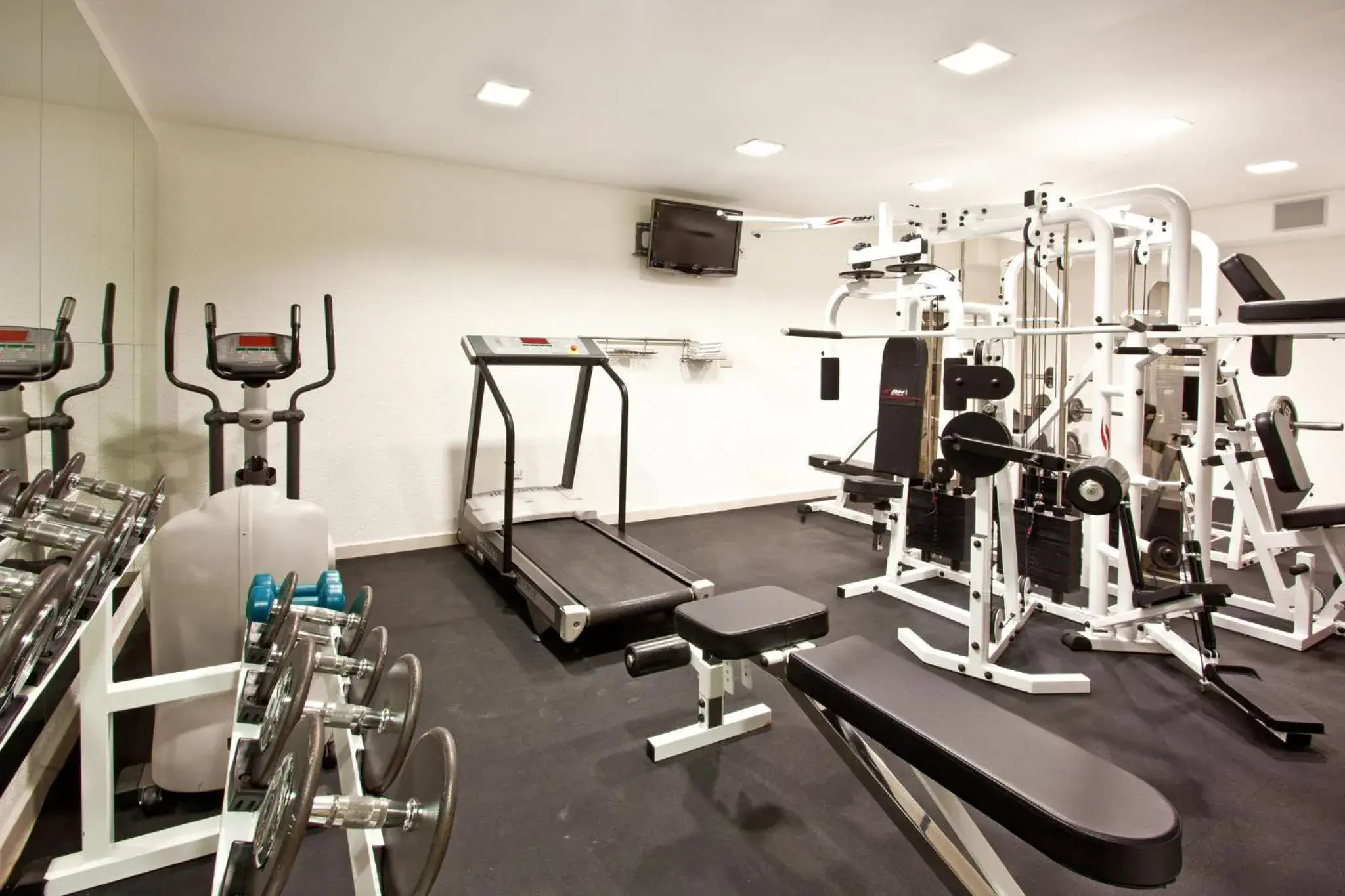 Fitness centre/facilities in Holiday Inn Cuernavaca by IHG Fitness centre/facilities in Holiday Inn Cuernavaca by IHG