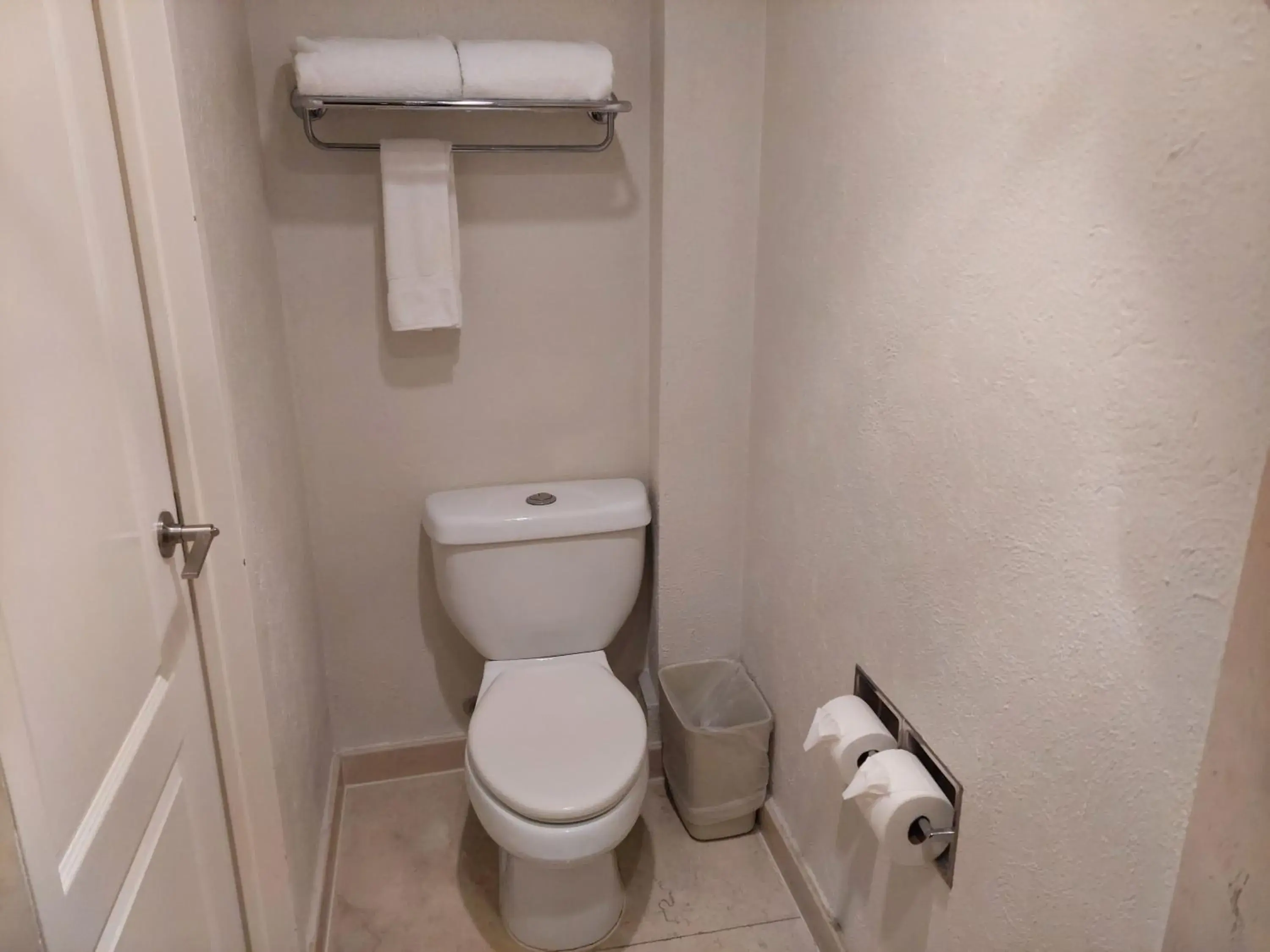 Bathroom in Holiday Inn Cuernavaca by IHG Bathroom in Holiday Inn Cuernavaca by IHG