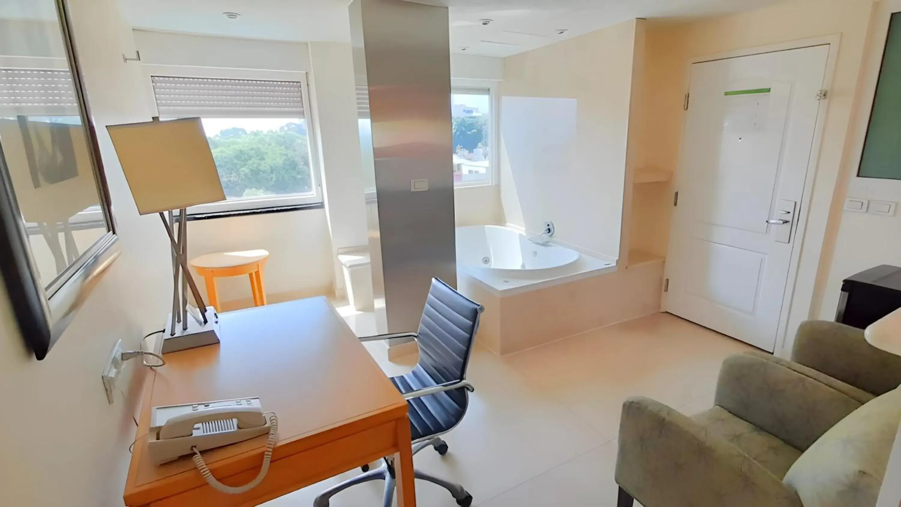 One-Bedroom King Suite in Holiday Inn Cuernavaca by IHG One-Bedroom King Suite in Holiday Inn Cuernavaca by IHG