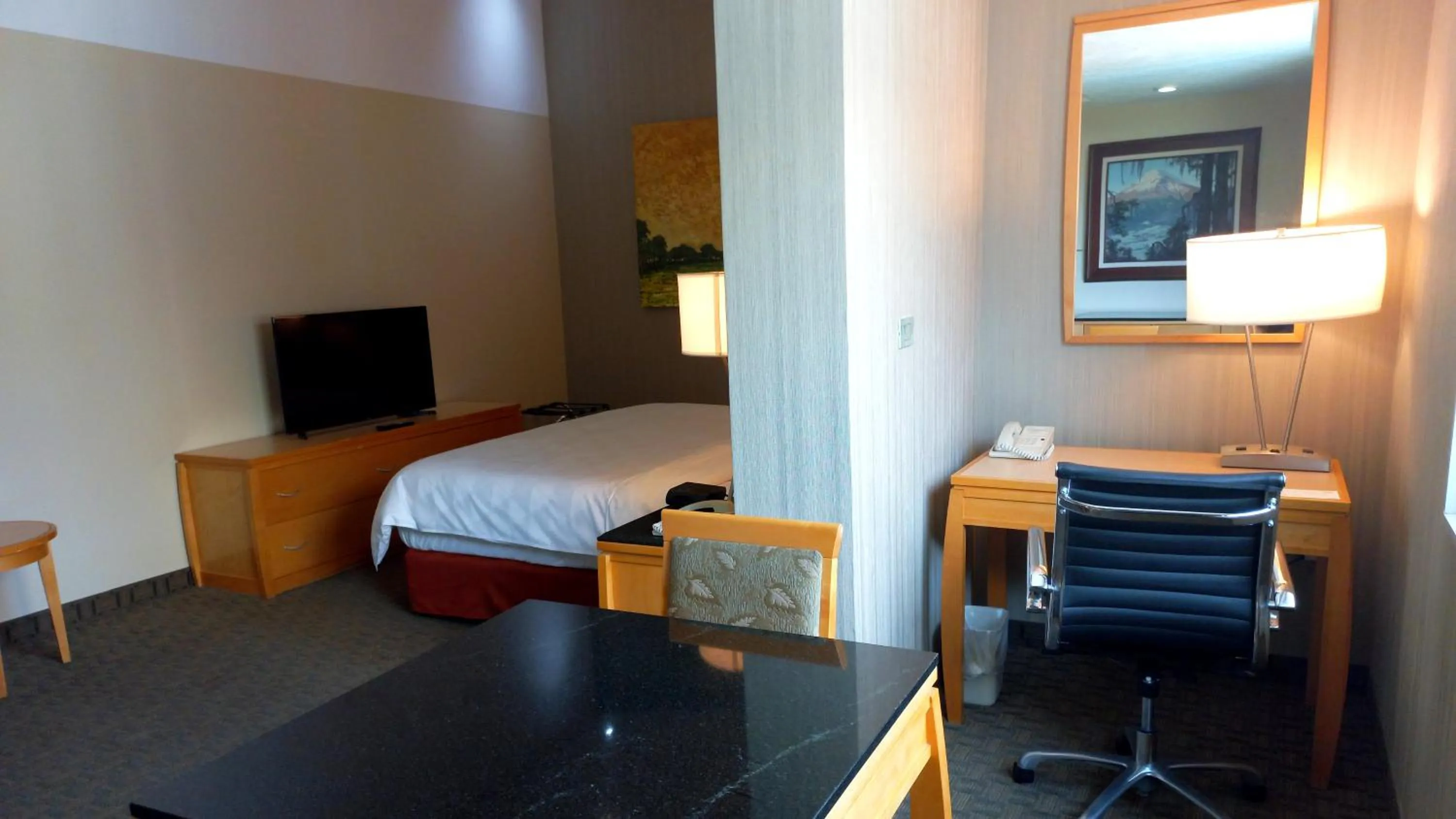 Photo of the whole room, Bed in Holiday Inn Cuernavaca by IHG