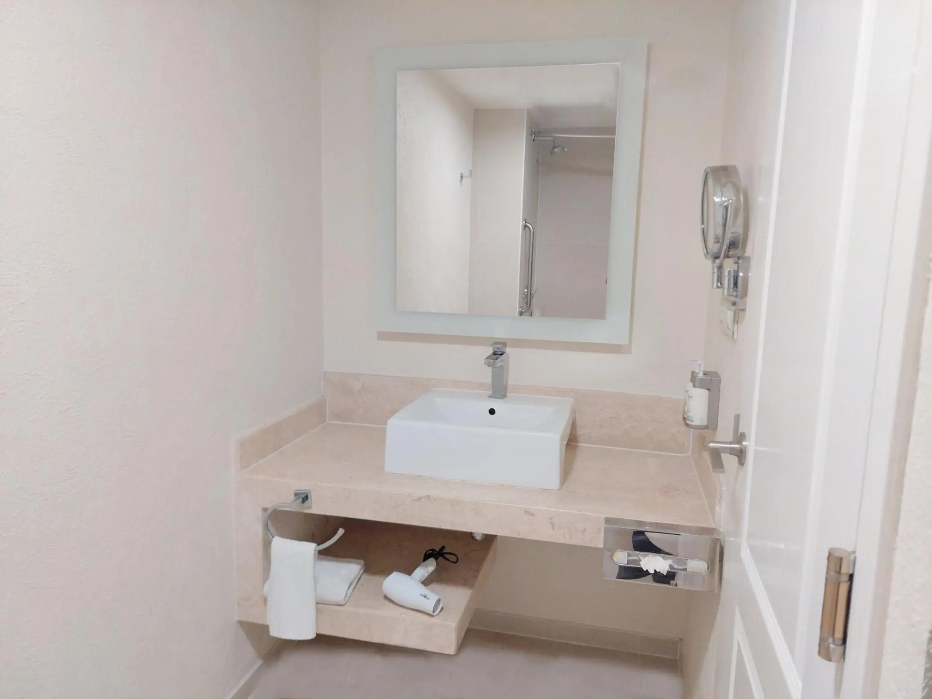 Premium Double Room with Two Double Beds in Holiday Inn Cuernavaca by IHG Premium Double Room with Two Double Beds in Holiday Inn Cuernavaca by IHG