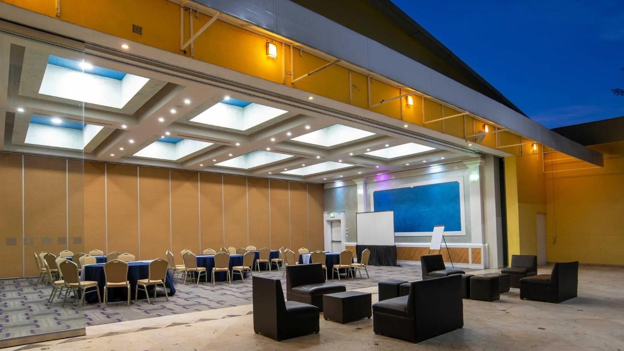 Meeting/conference room in Holiday Inn Cuernavaca by IHG