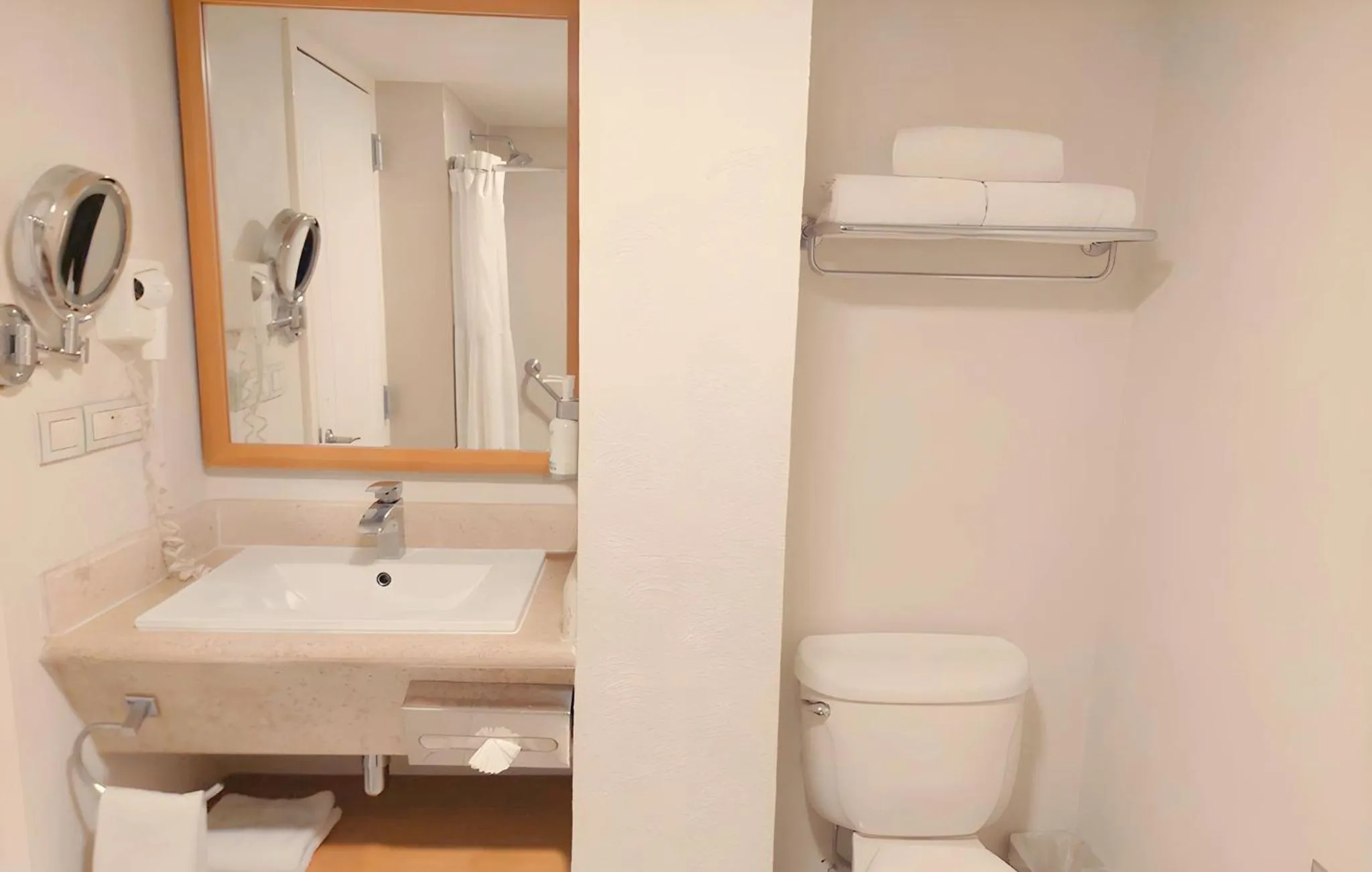 Bathroom in Holiday Inn Cuernavaca by IHG