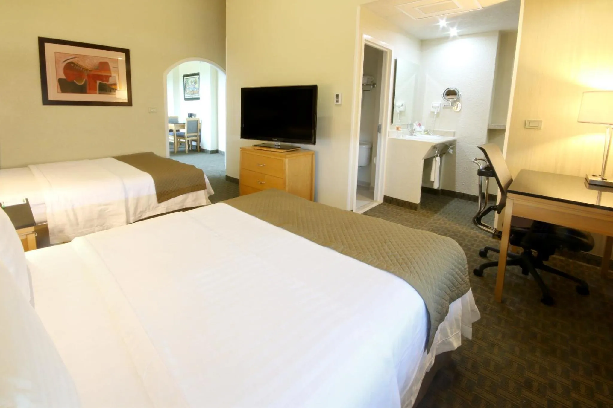 Photo of the whole room, Bed in Holiday Inn Cuernavaca by IHG