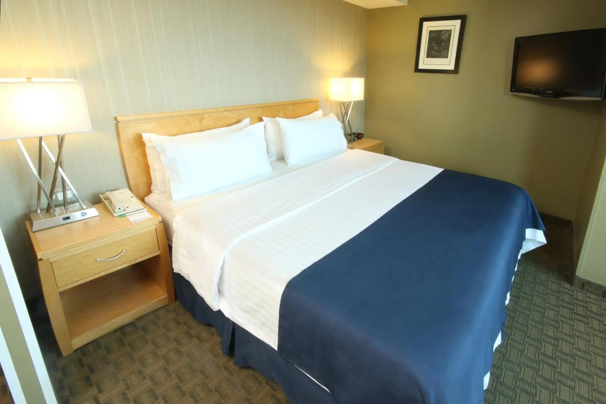 Photo of the whole room, Bed in Holiday Inn Cuernavaca by IHG