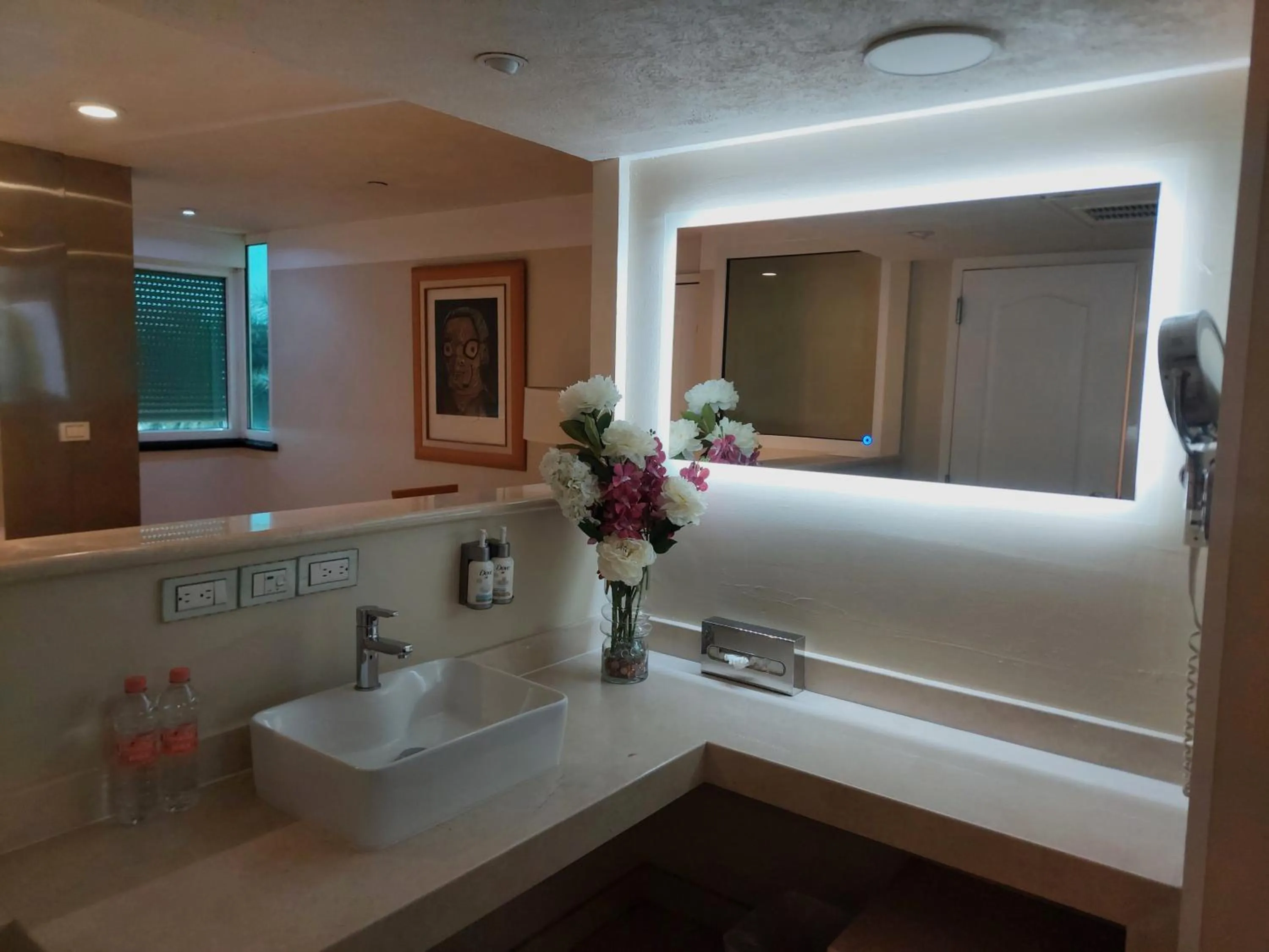 Toilet, Bed in Holiday Inn Cuernavaca by IHG