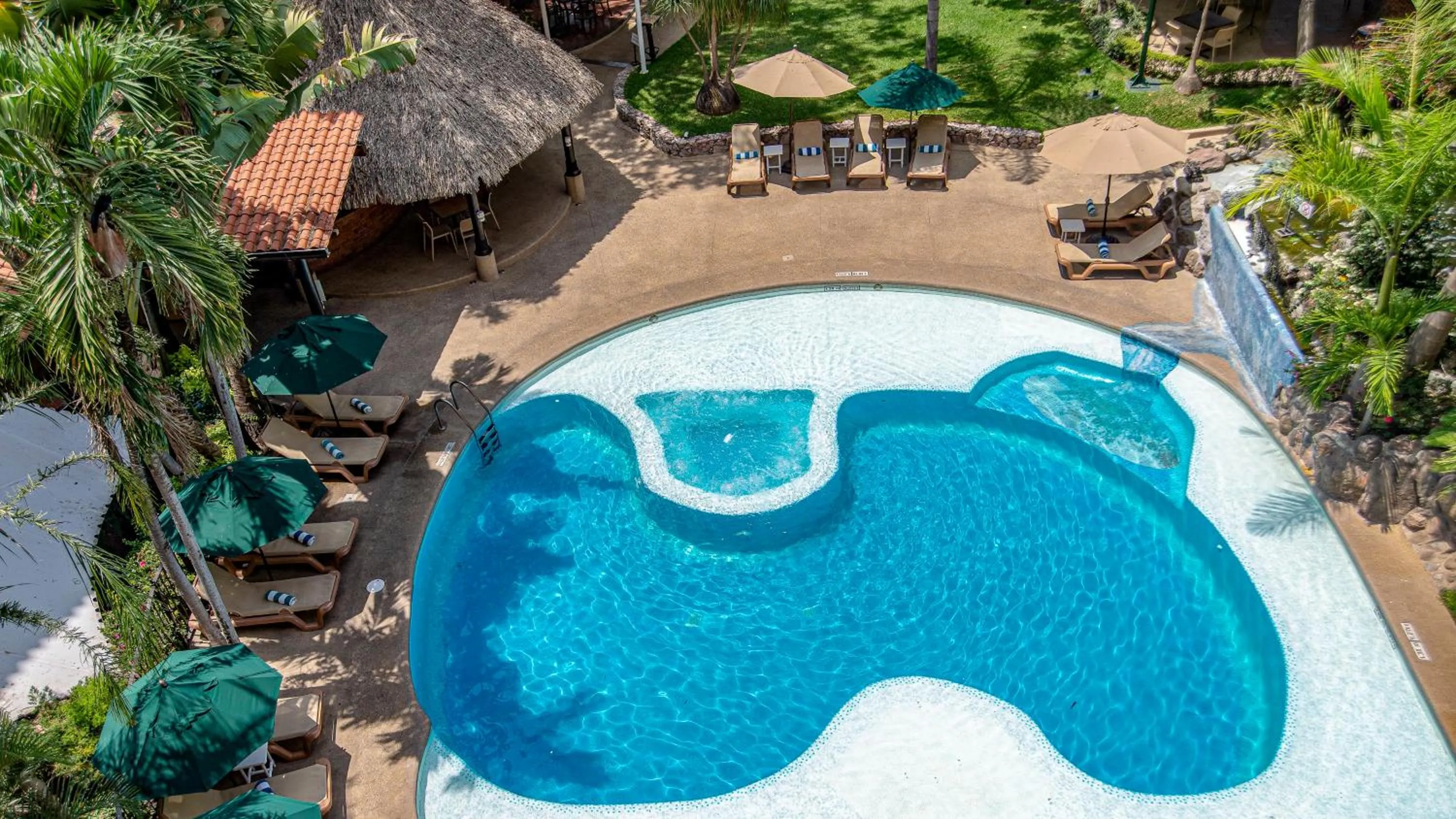 Swimming pool in Holiday Inn Cuernavaca by IHG