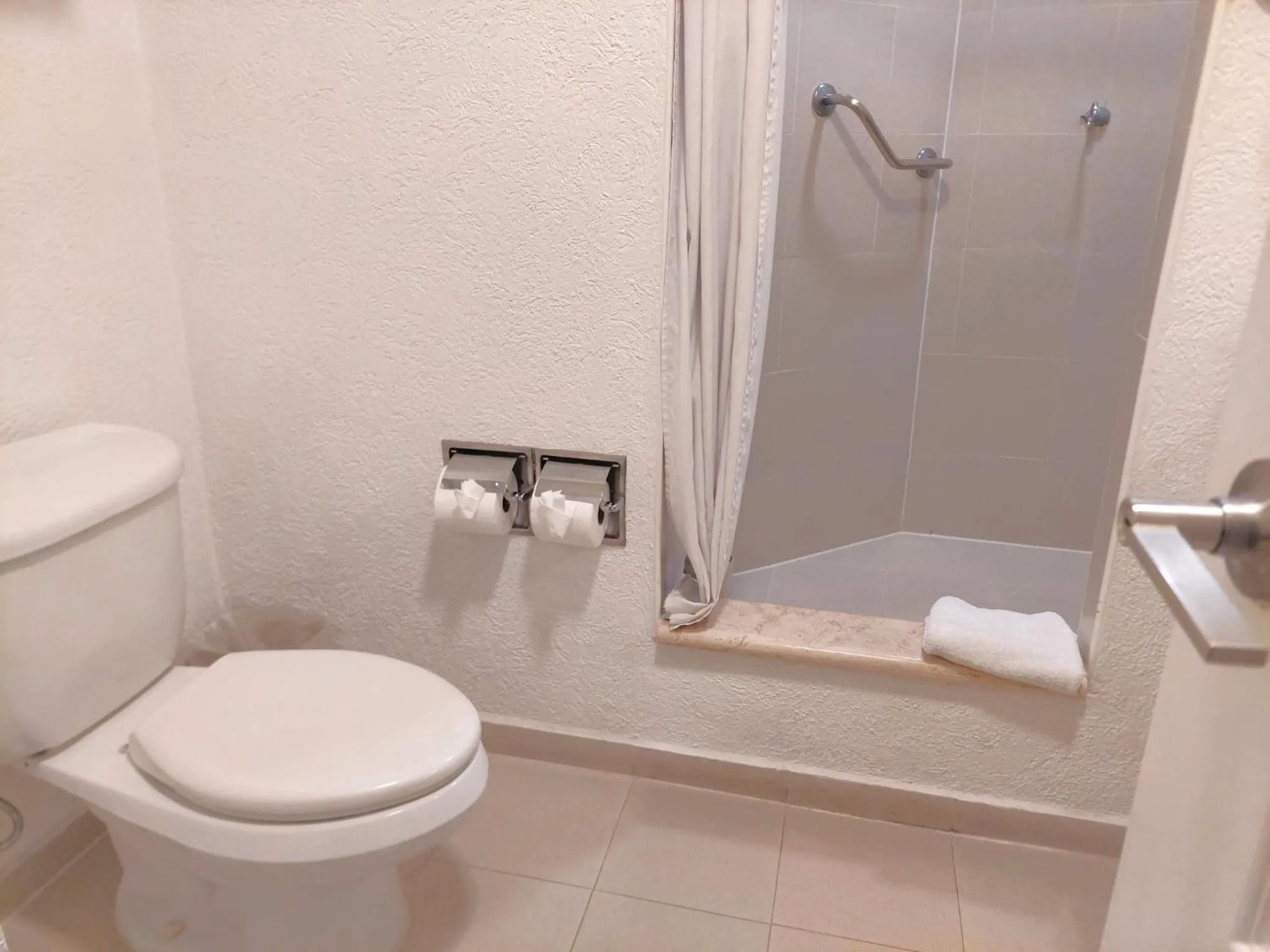 Bathroom in Holiday Inn Cuernavaca by IHG