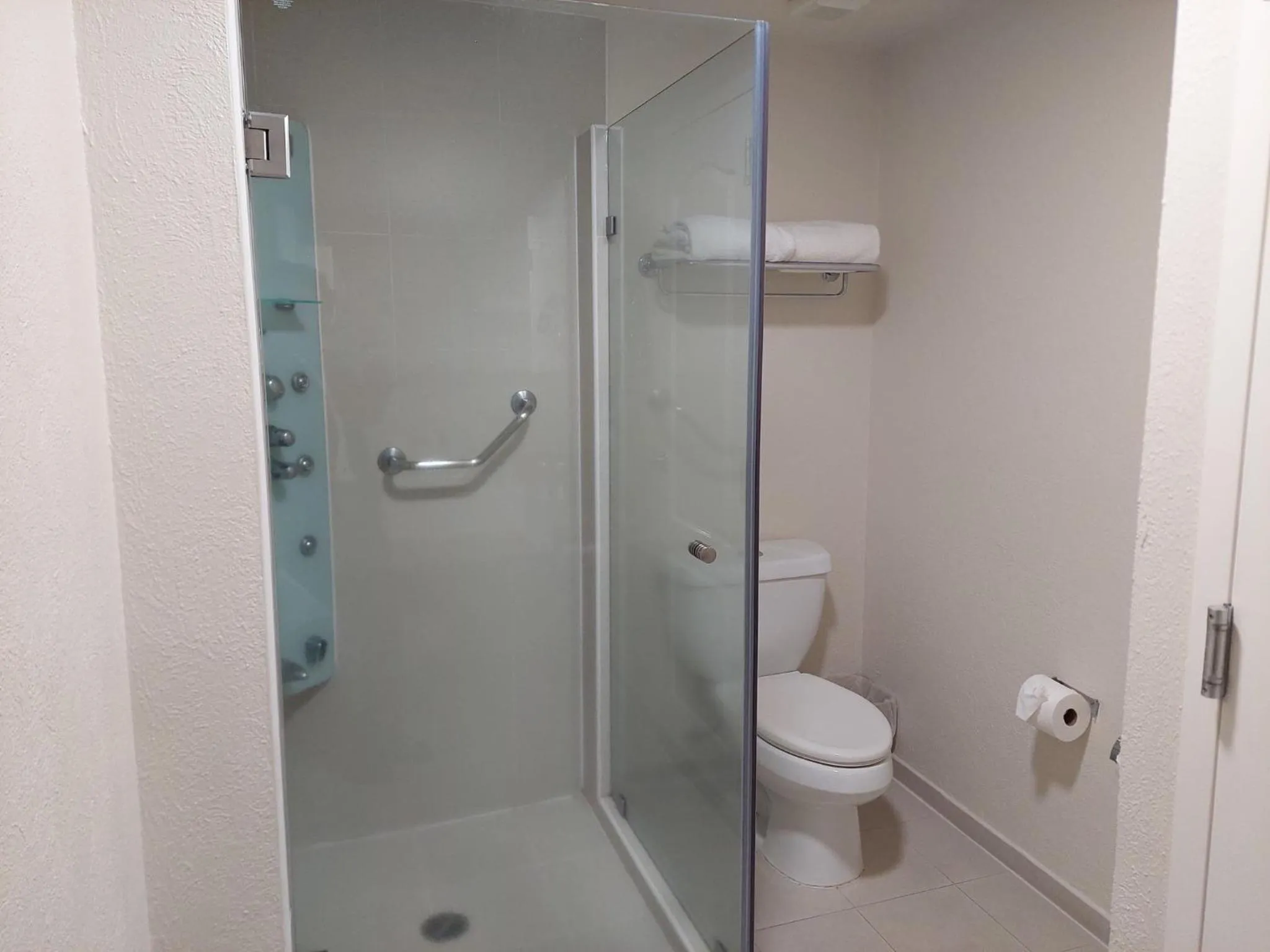 Bathroom in Holiday Inn Cuernavaca by IHG