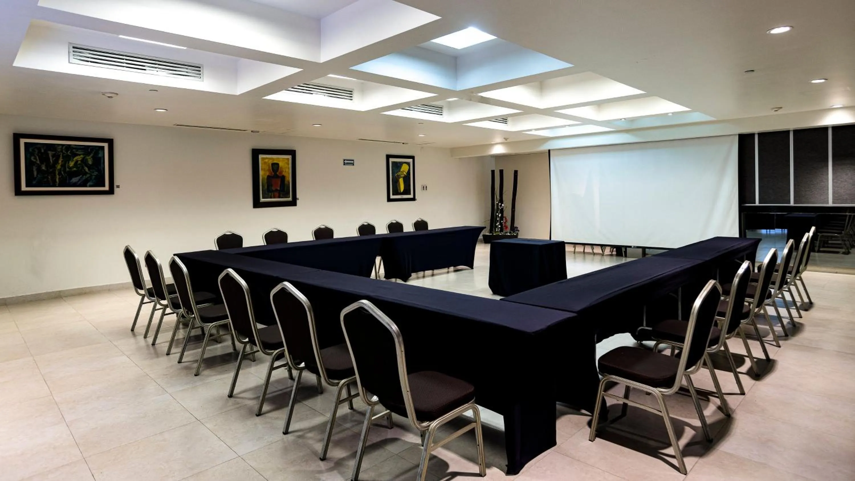 Meeting/conference room in Holiday Inn Cuernavaca by IHG