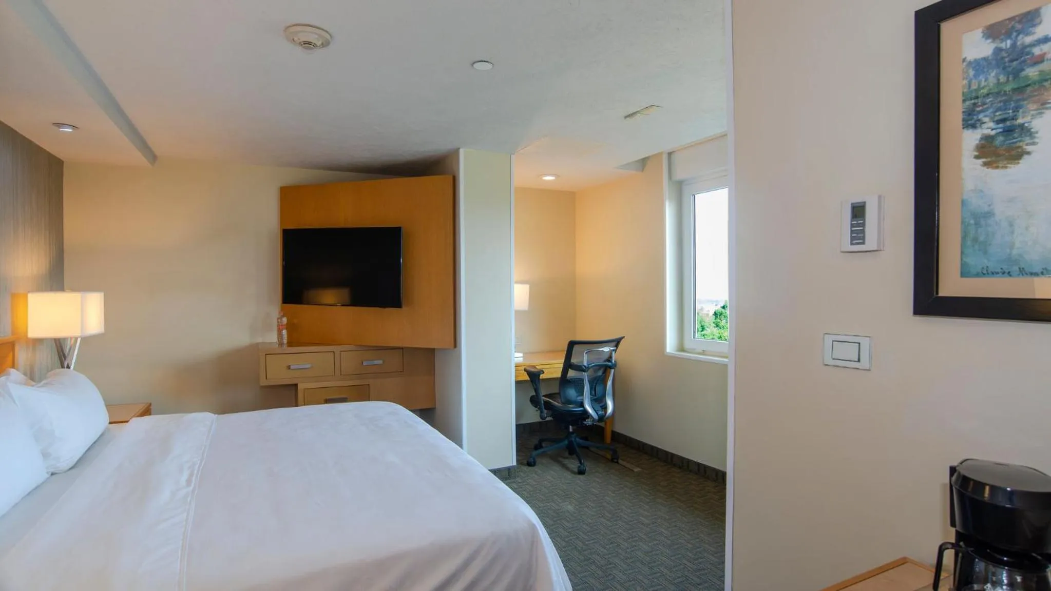 Photo of the whole room, Bed in Holiday Inn Cuernavaca by IHG