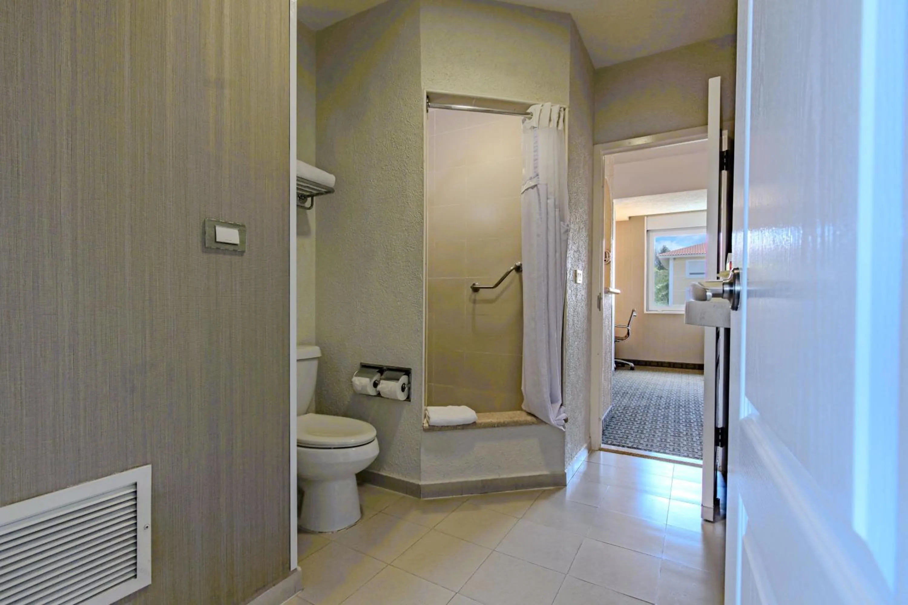 Bathroom in Holiday Inn Cuernavaca by IHG