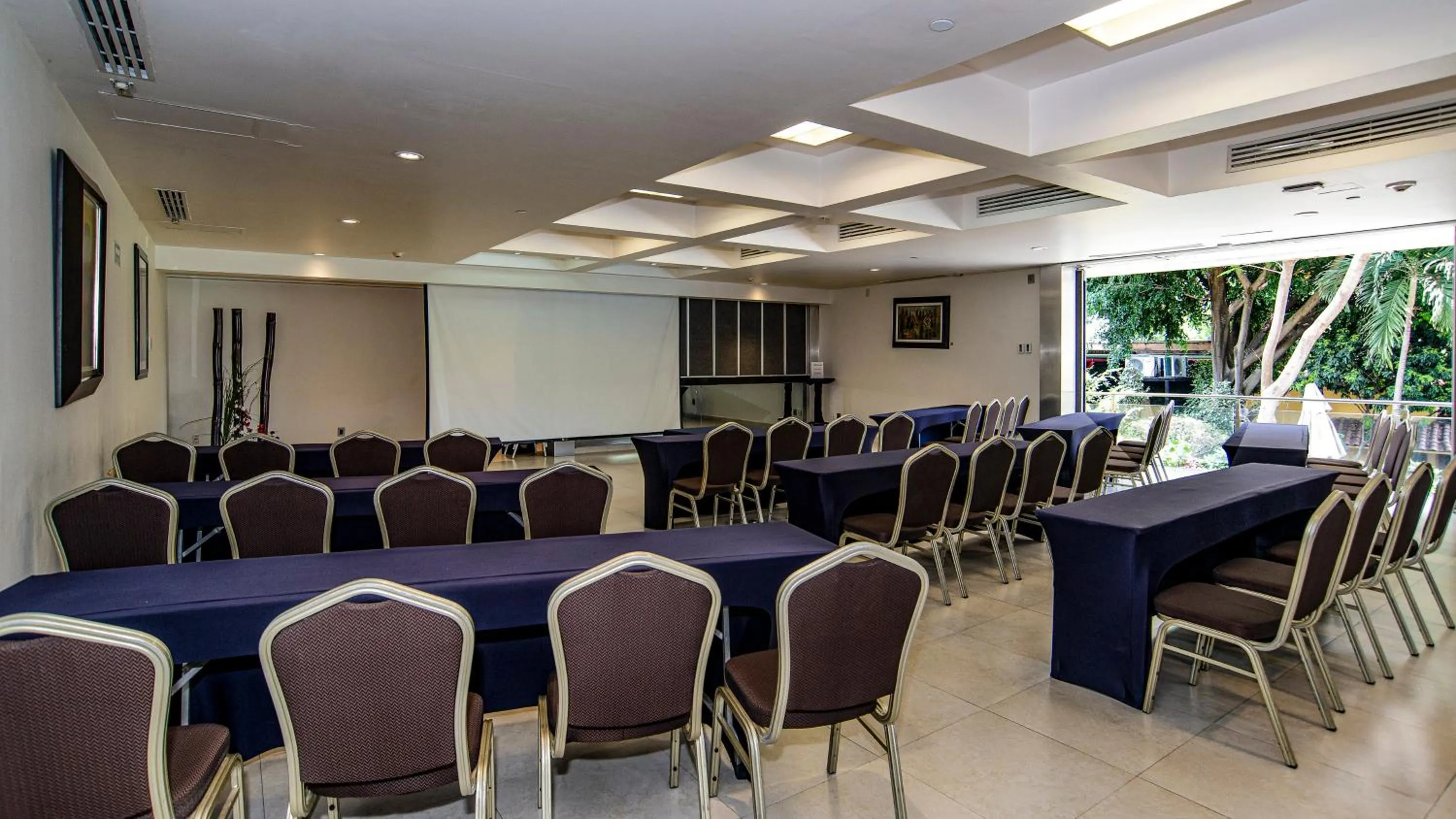 Meeting/conference room in Holiday Inn Cuernavaca by IHG