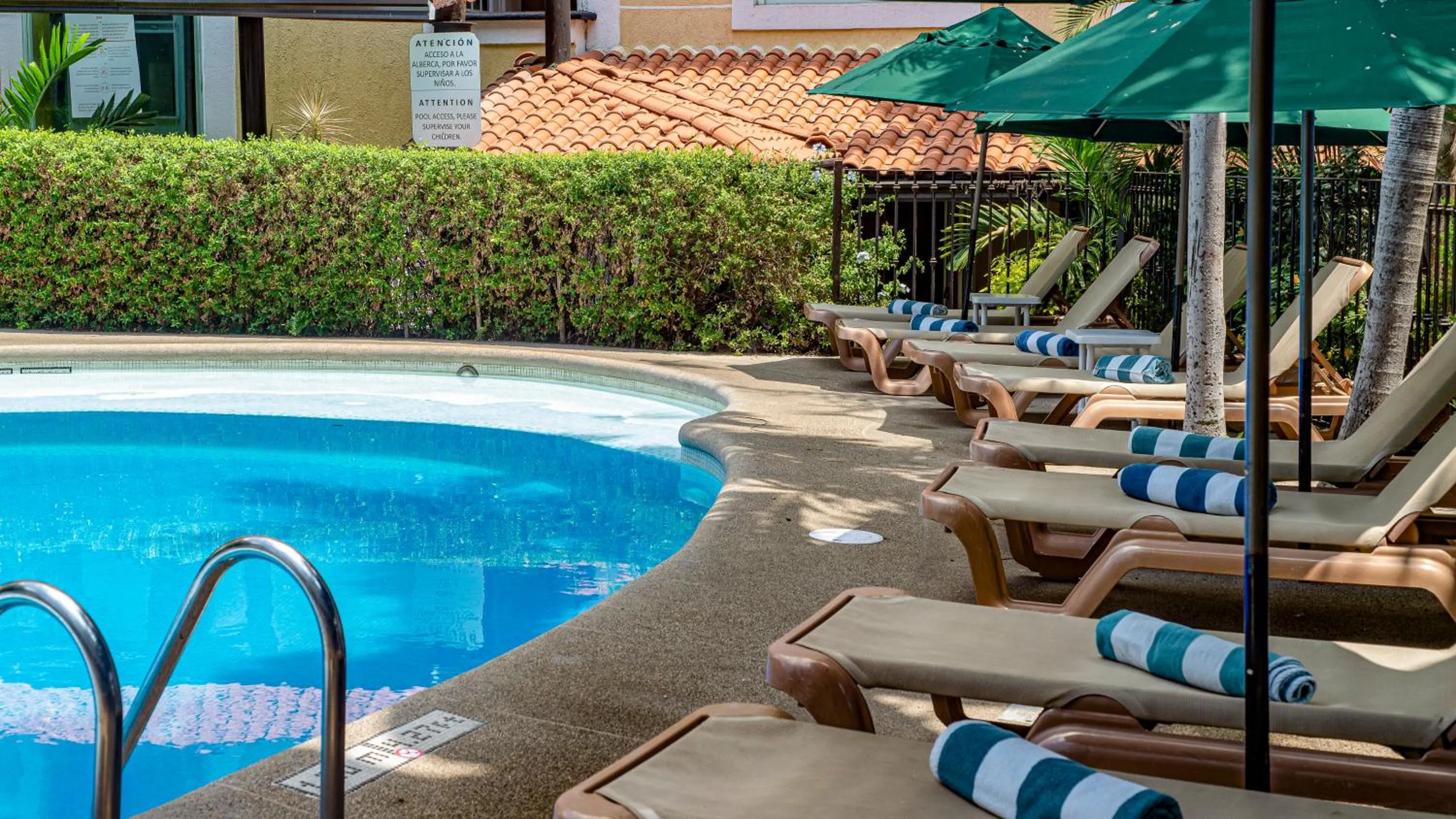 Swimming pool in Holiday Inn Cuernavaca by IHG