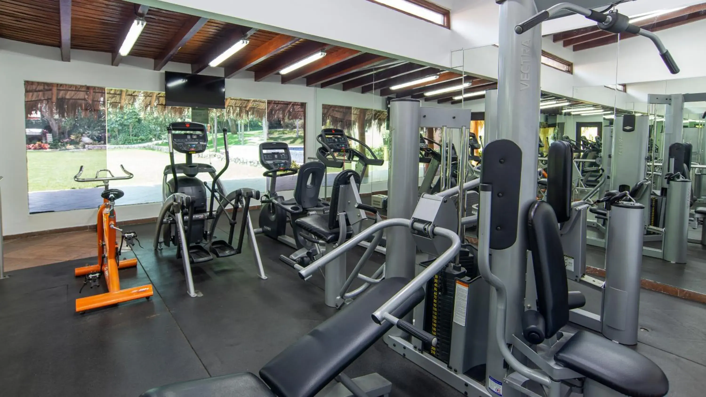 Fitness centre/facilities in Holiday Inn Cuernavaca by IHG Fitness centre/facilities in Holiday Inn Cuernavaca by IHG