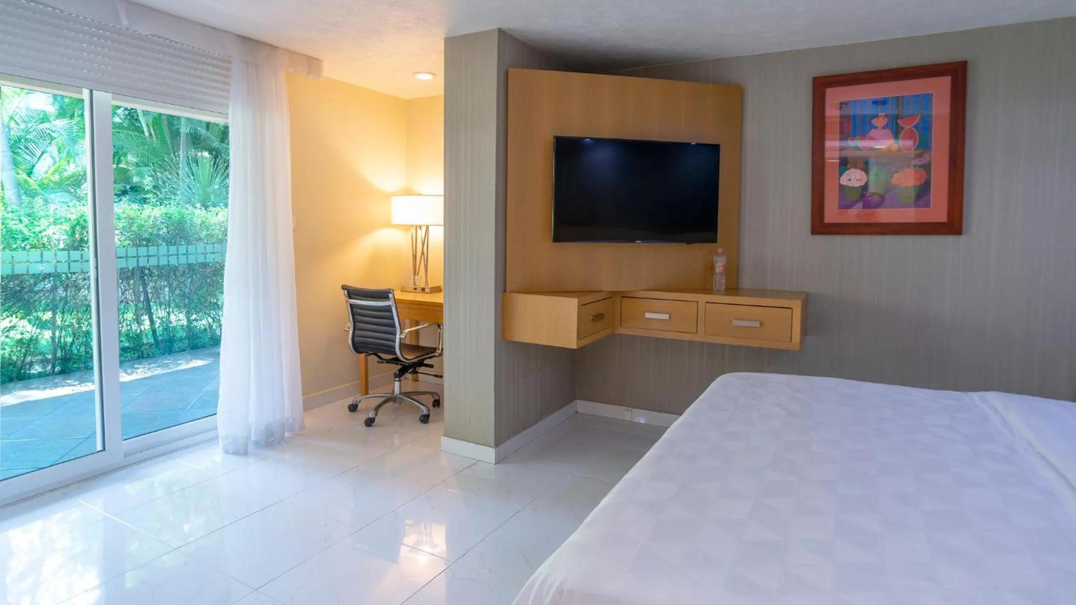 Photo of the whole room, Bed in Holiday Inn Cuernavaca by IHG