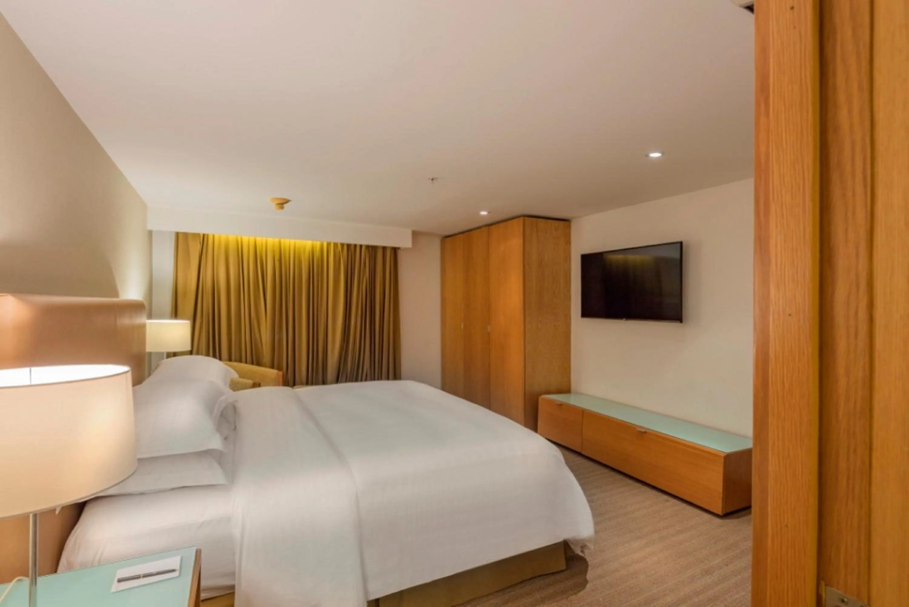 Bed in Presidente InterContinental Puebla by IHG