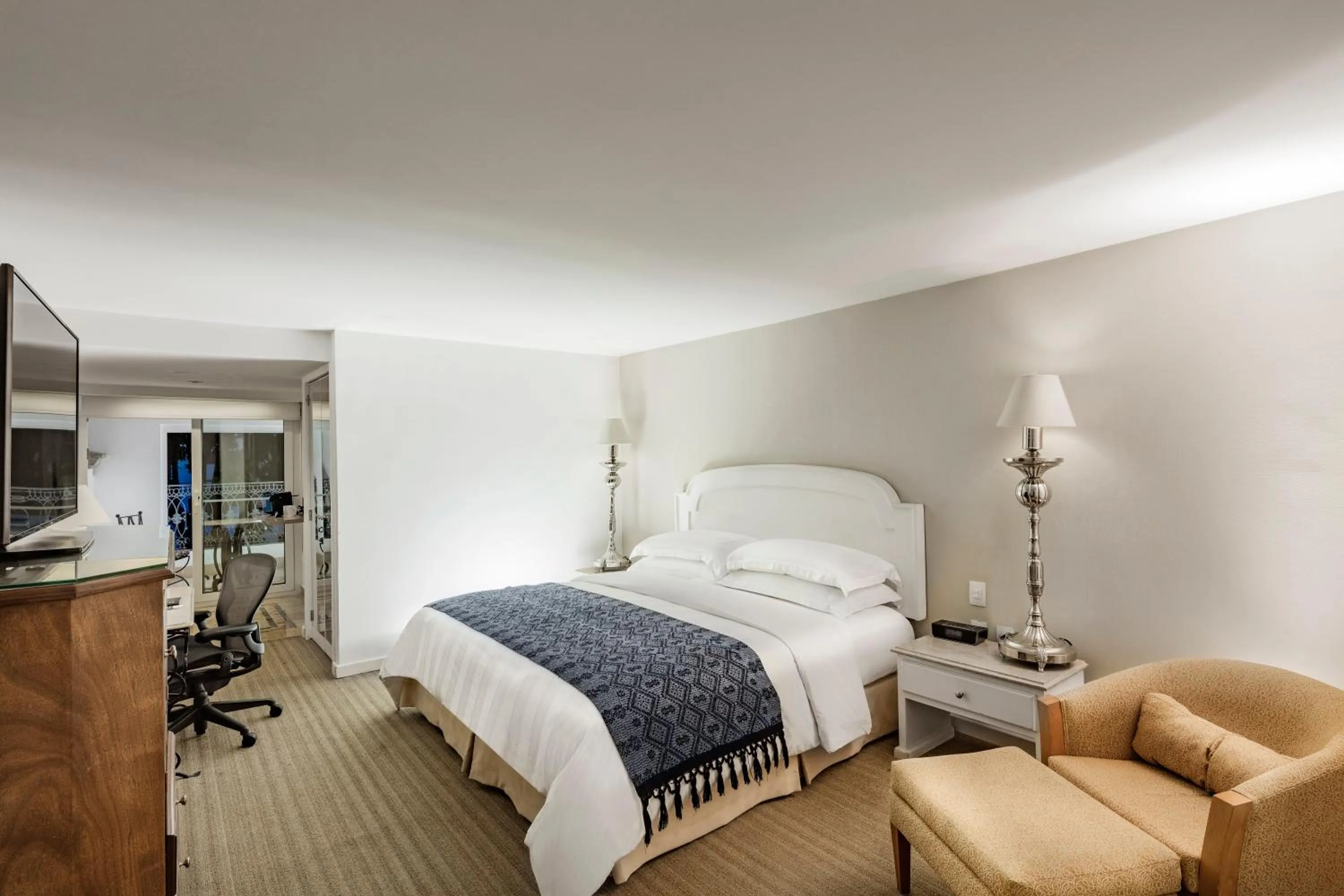 Photo of the whole room, Bed in Presidente InterContinental Puebla by IHG