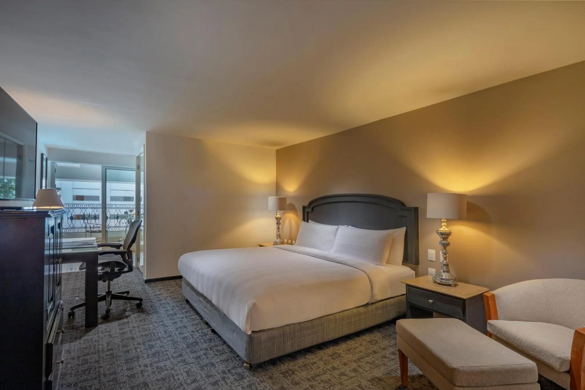 Photo of the whole room, Bed in Presidente InterContinental Puebla by IHG