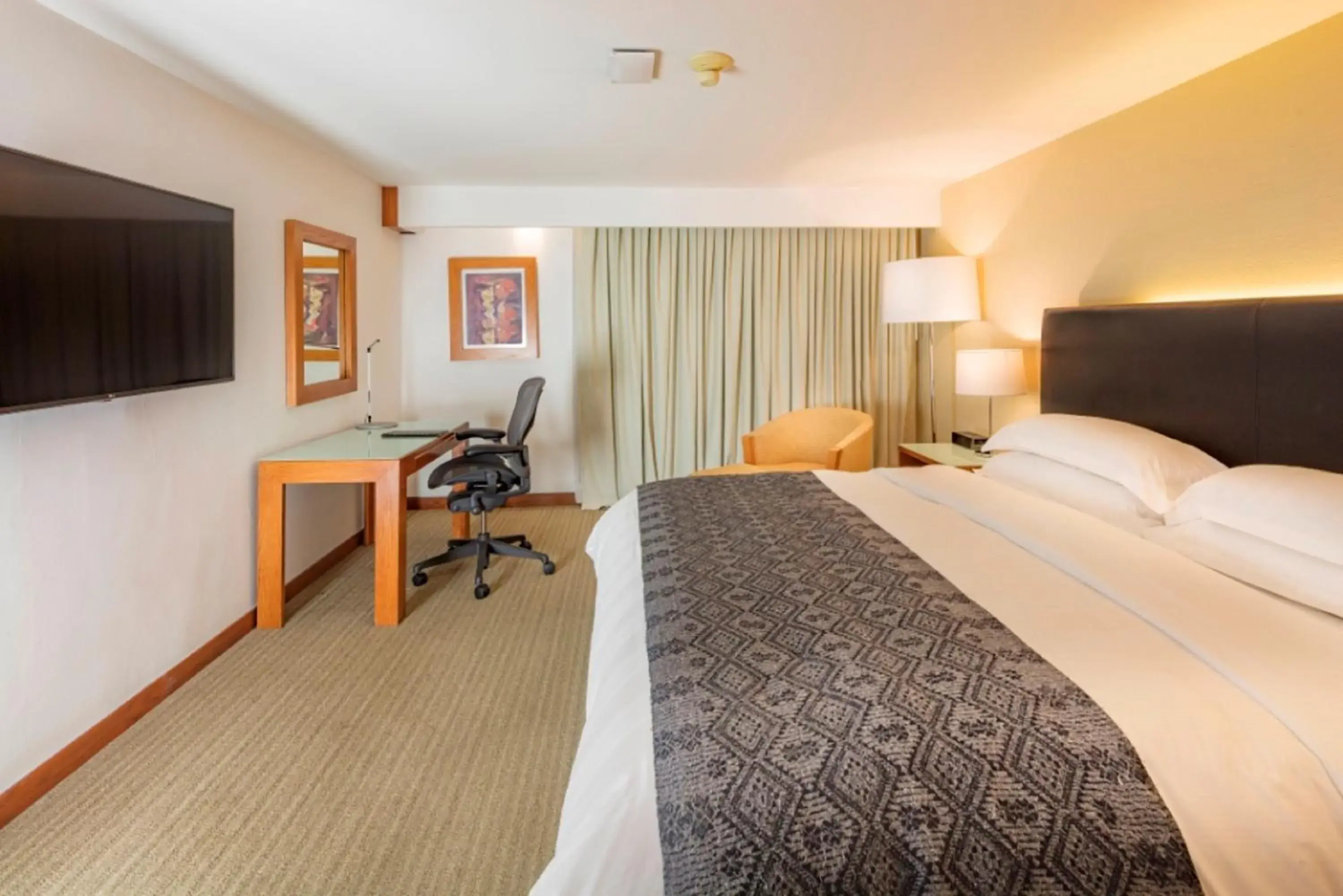 Bed in Presidente InterContinental Puebla by IHG Bed in Presidente InterContinental Puebla by IHG