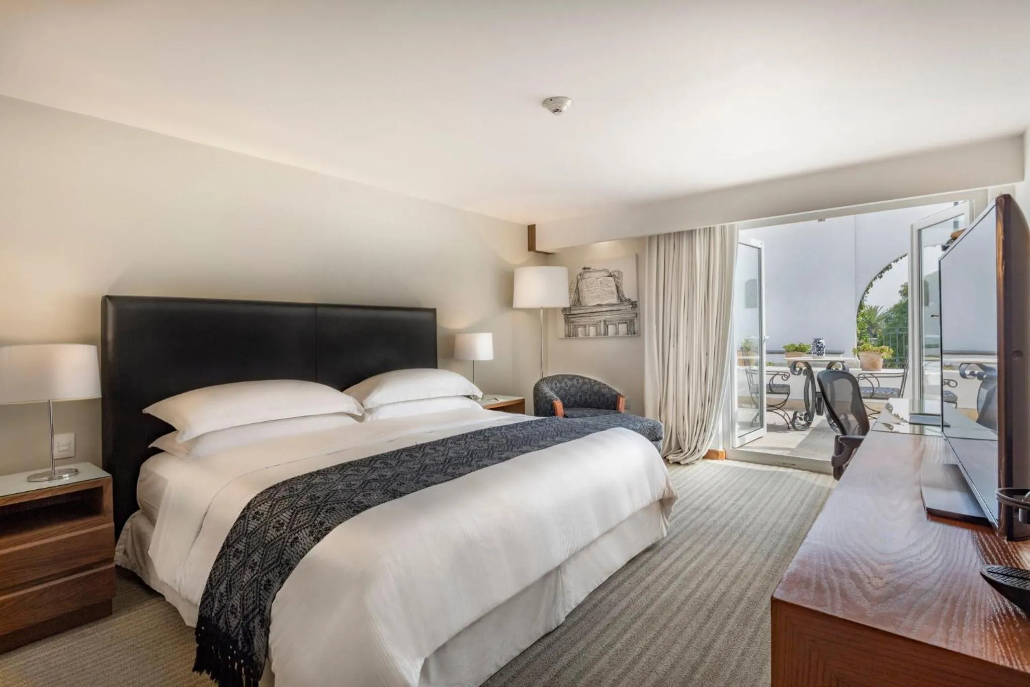 Photo of the whole room, Bed in Presidente InterContinental Puebla by IHG