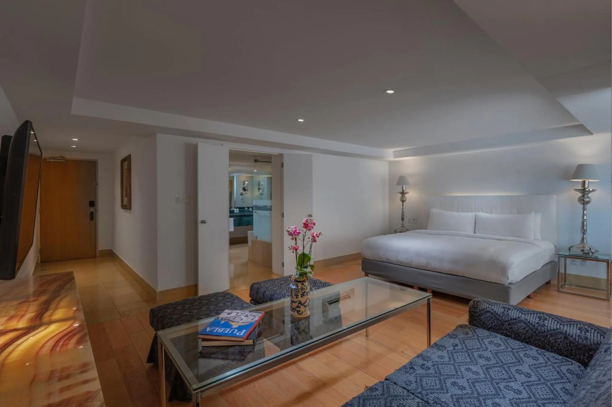 Photo of the whole room, Bed in Presidente InterContinental Puebla by IHG