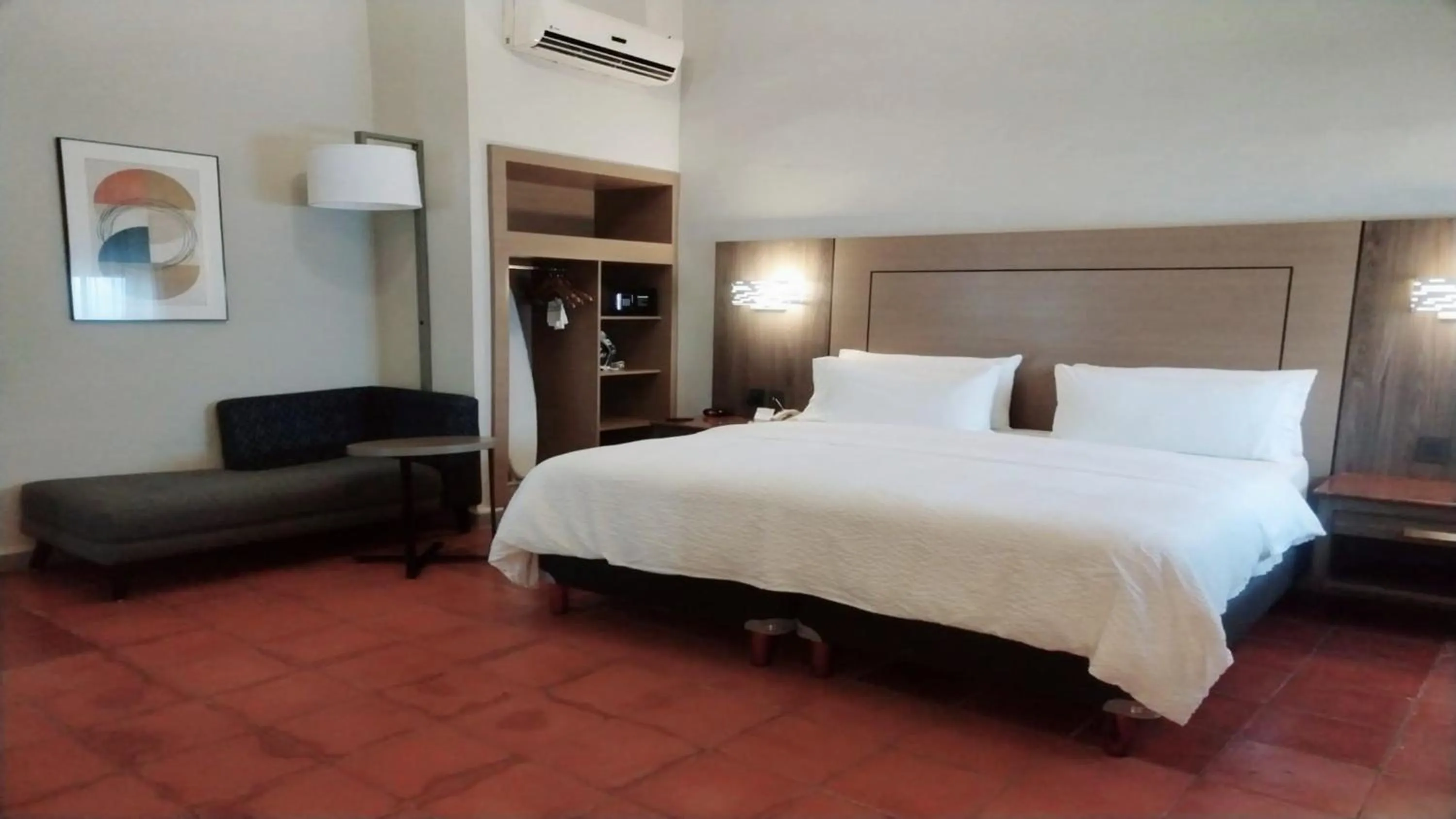 Photo of the whole room, Bed in Holiday Inn Express Veracruz Centro Historico by IHG