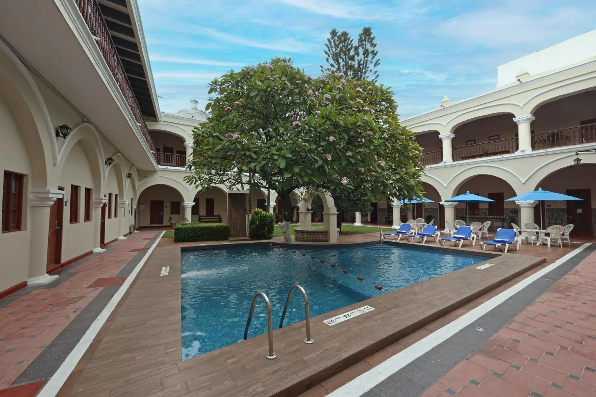 Swimming pool in Holiday Inn Express Veracruz Centro Historico by IHG