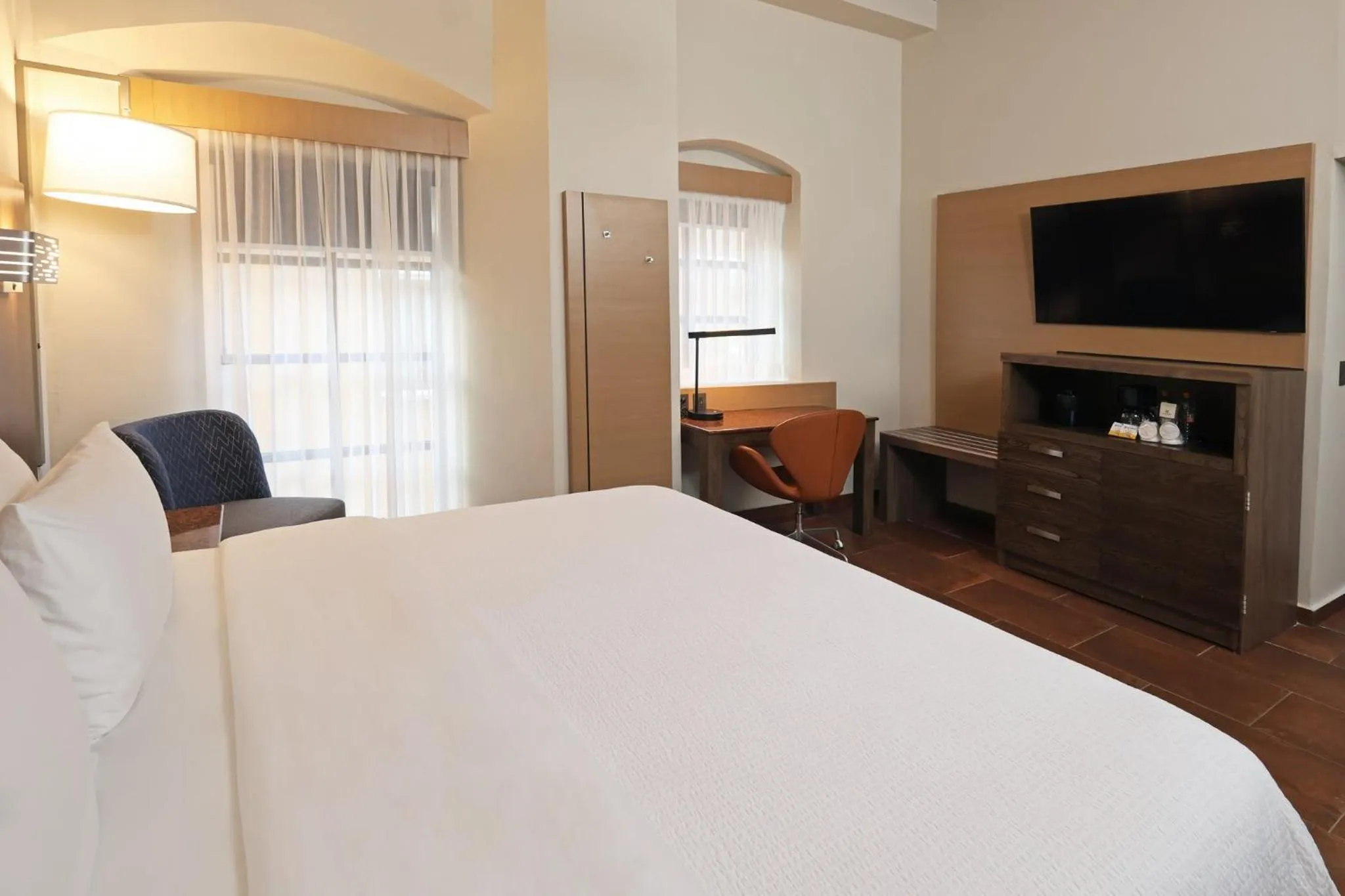 Photo of the whole room, Bed in Holiday Inn Express Veracruz Centro Historico by IHG