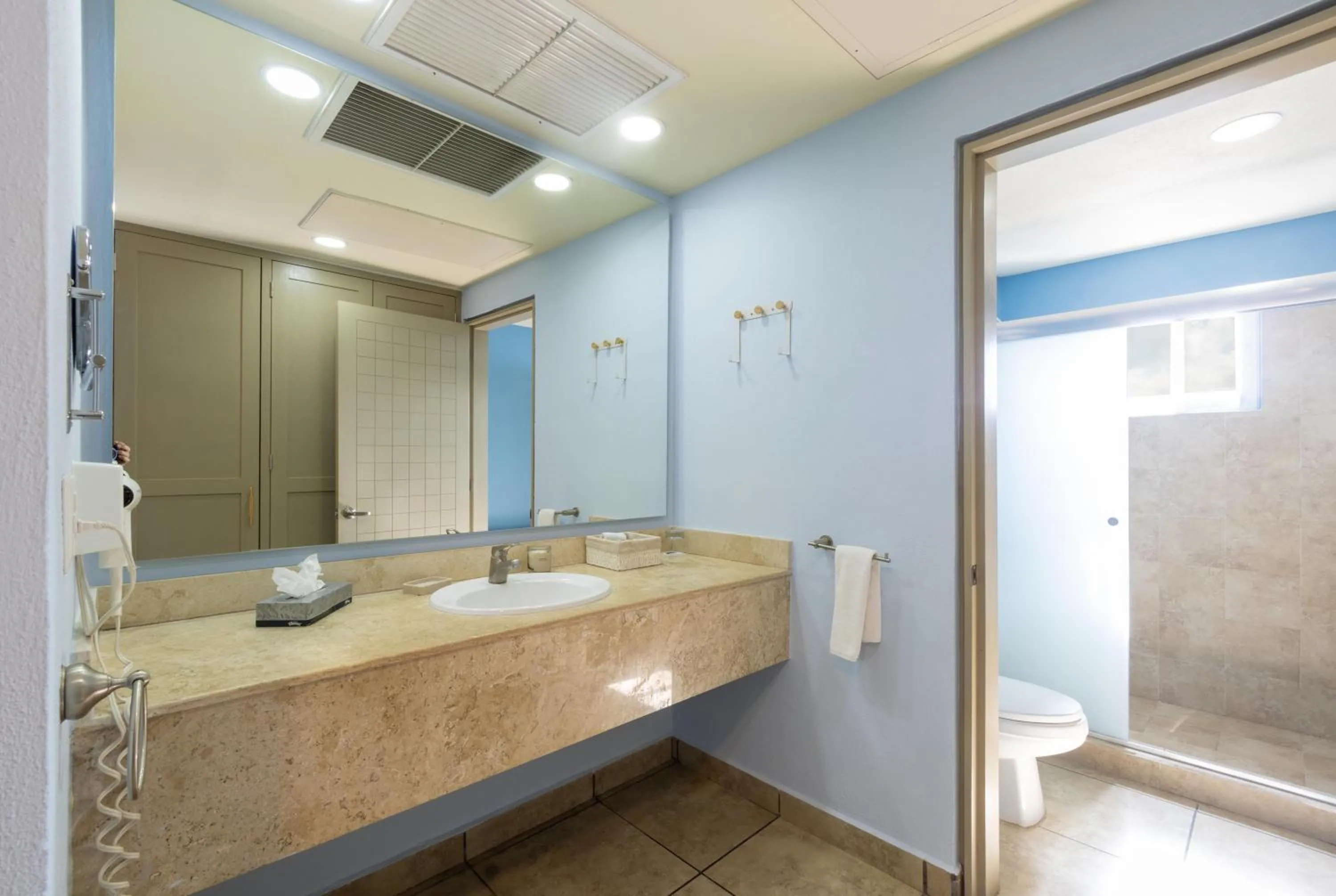 Bathroom in Ixchel Beach Hotel