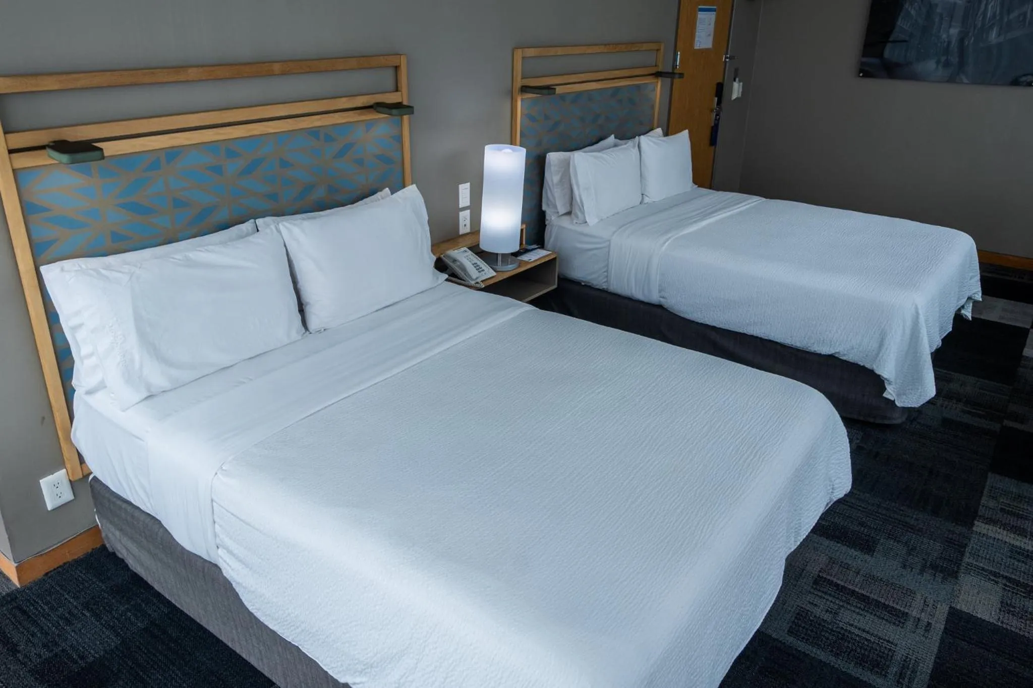 Photo of the whole room, Bed in Holiday Inn Express Mexico Reforma by IHG