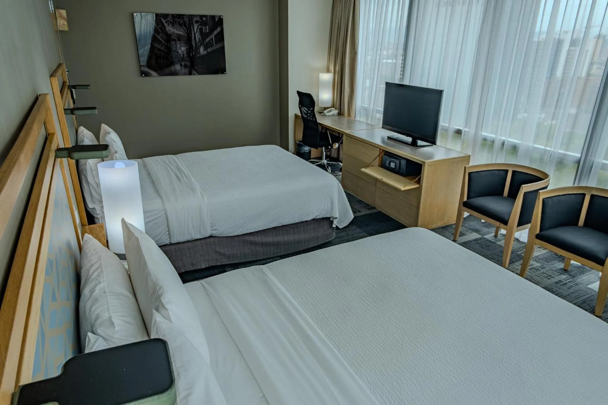 Photo of the whole room, Bed in Holiday Inn Express Mexico Reforma by IHG