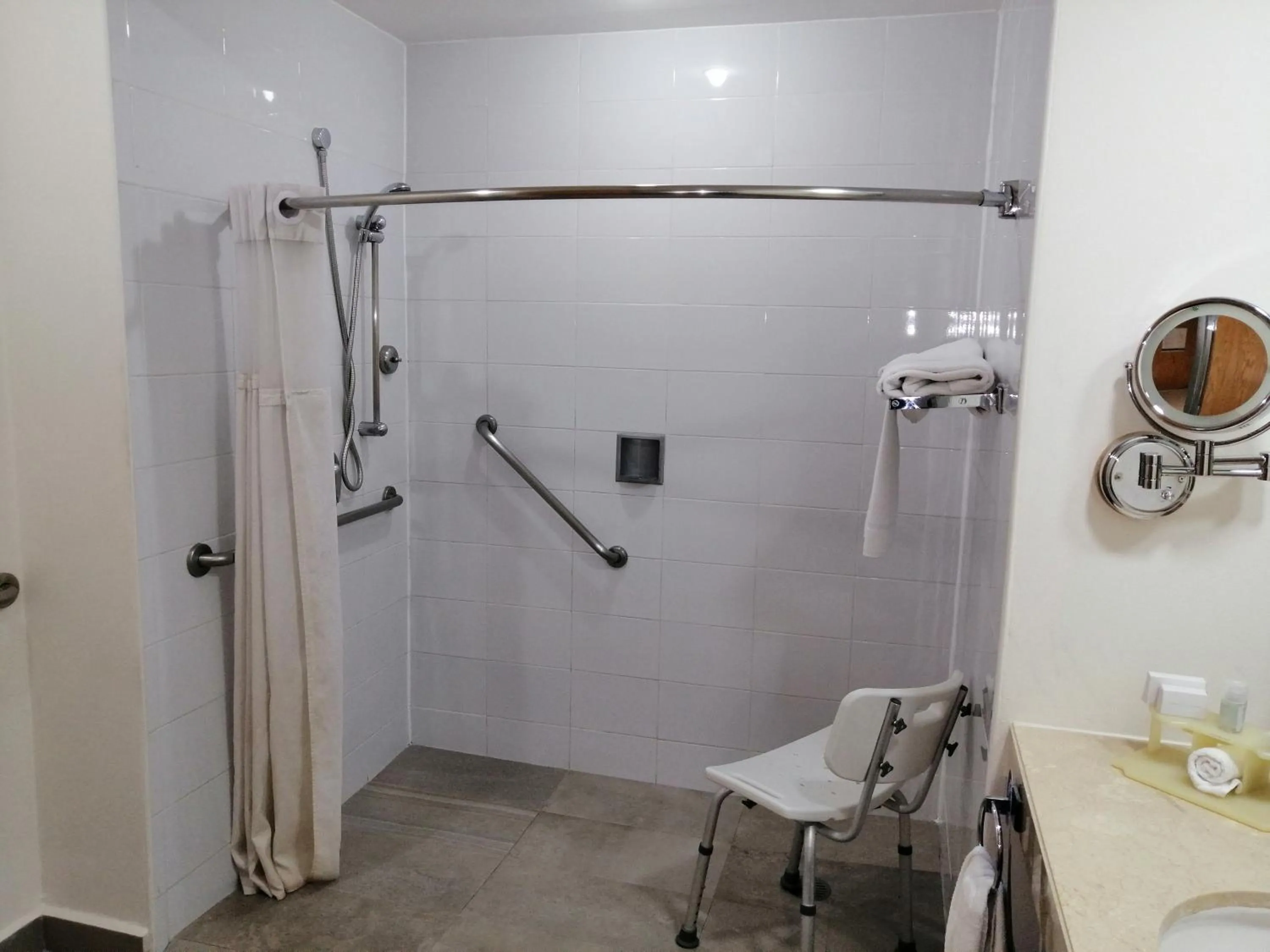 Photo of the whole room in Holiday Inn Express Mexico Reforma by IHG