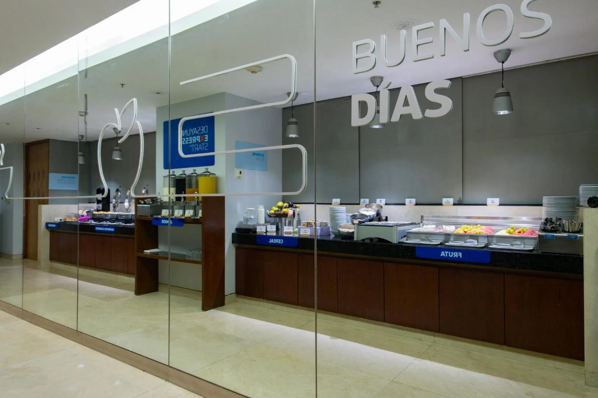 Restaurant/places to eat in Holiday Inn Express Mexico Reforma by IHG
