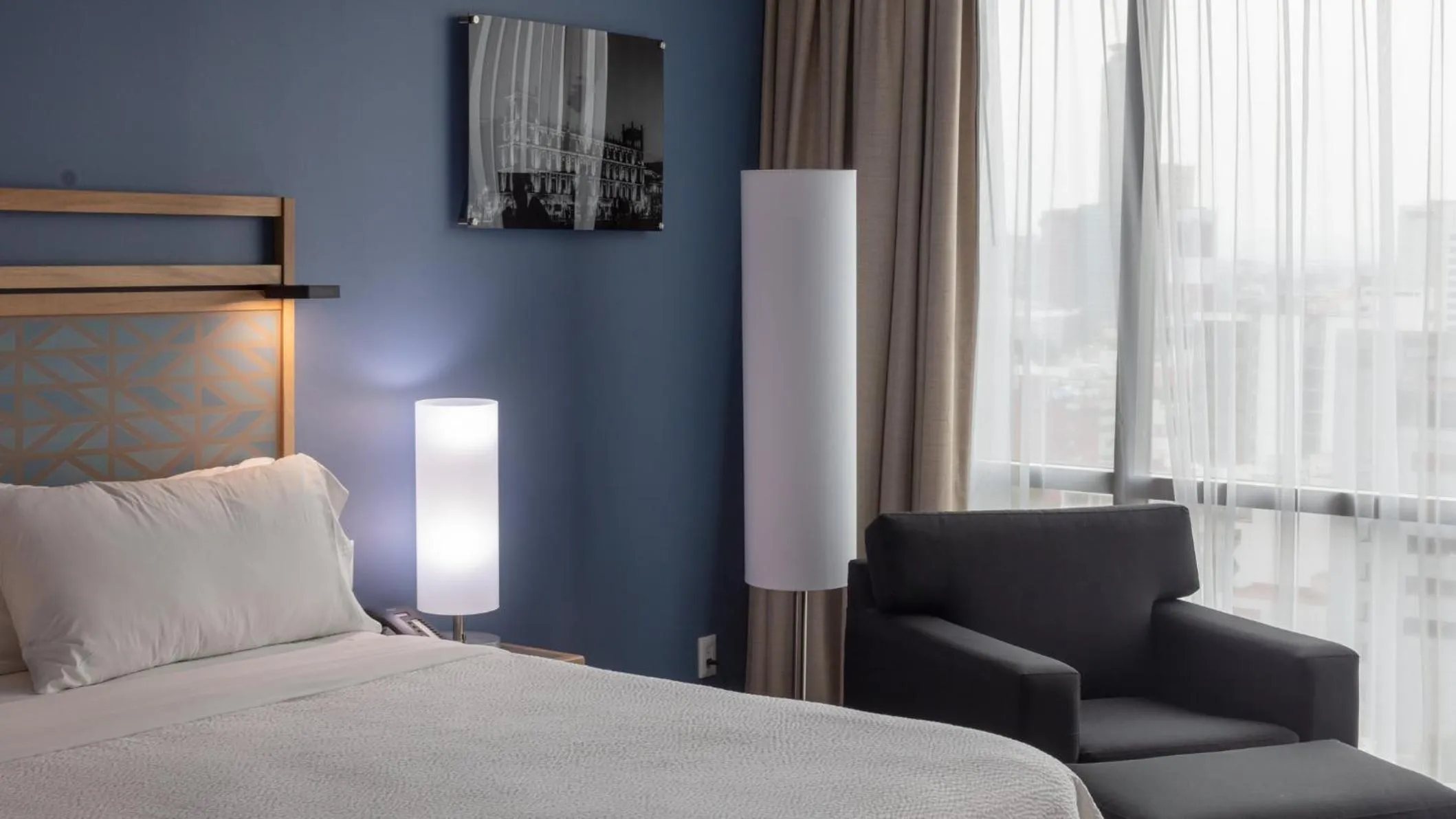 Photo of the whole room, Bed in Holiday Inn Express Mexico Reforma by IHG