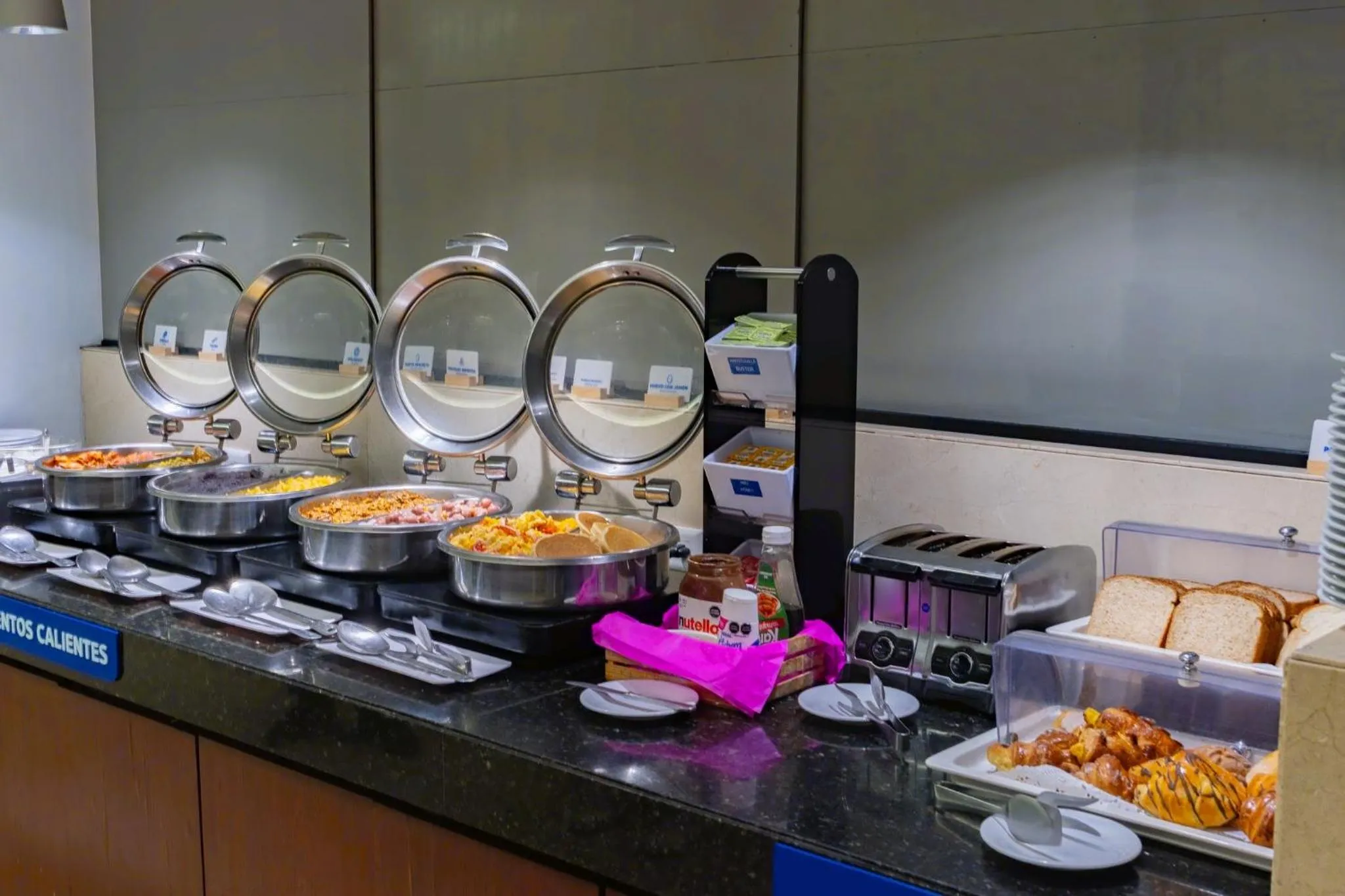 Restaurant/places to eat in Holiday Inn Express Mexico Reforma by IHG