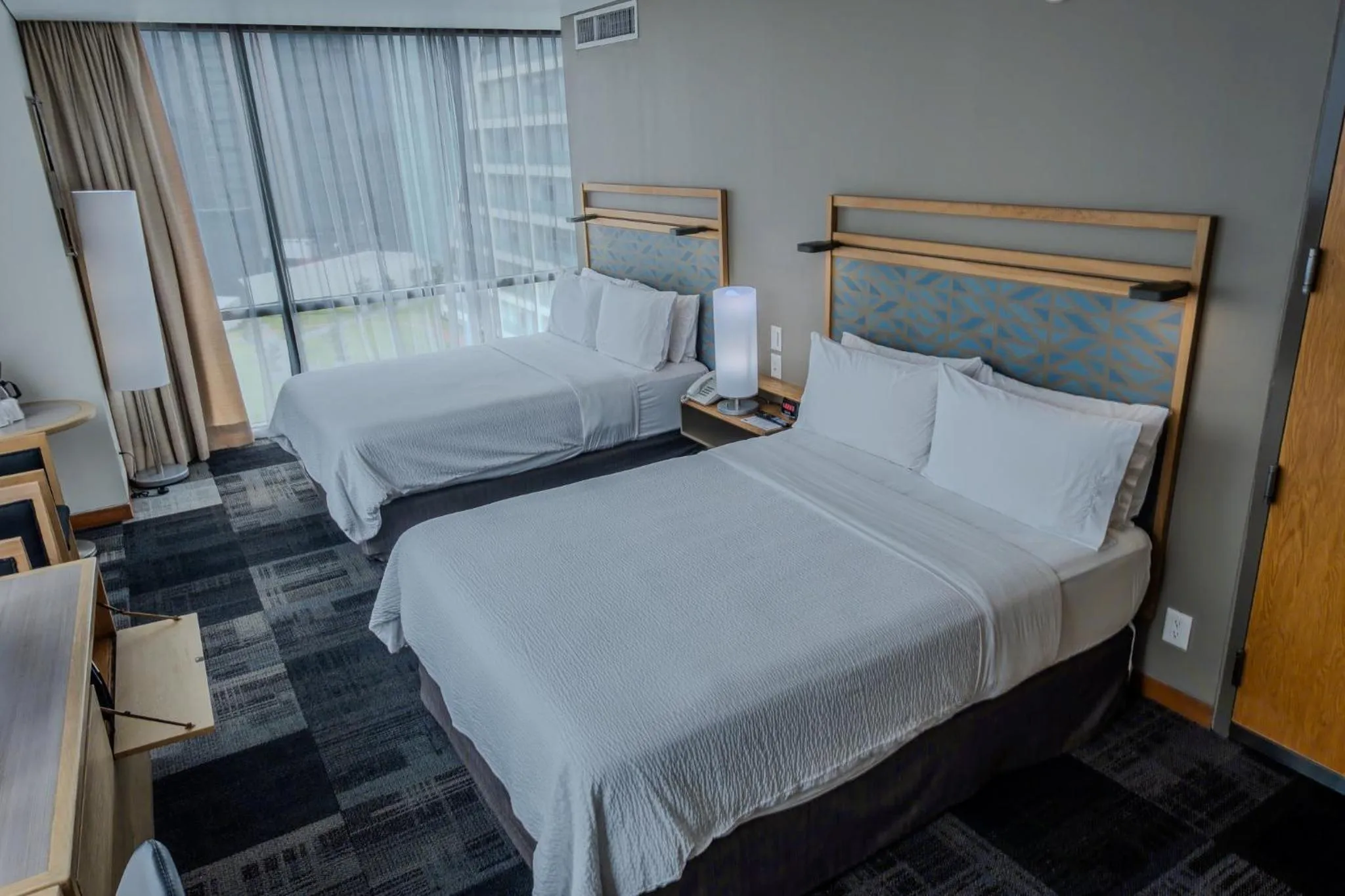 Photo of the whole room, Bed in Holiday Inn Express Mexico Reforma by IHG