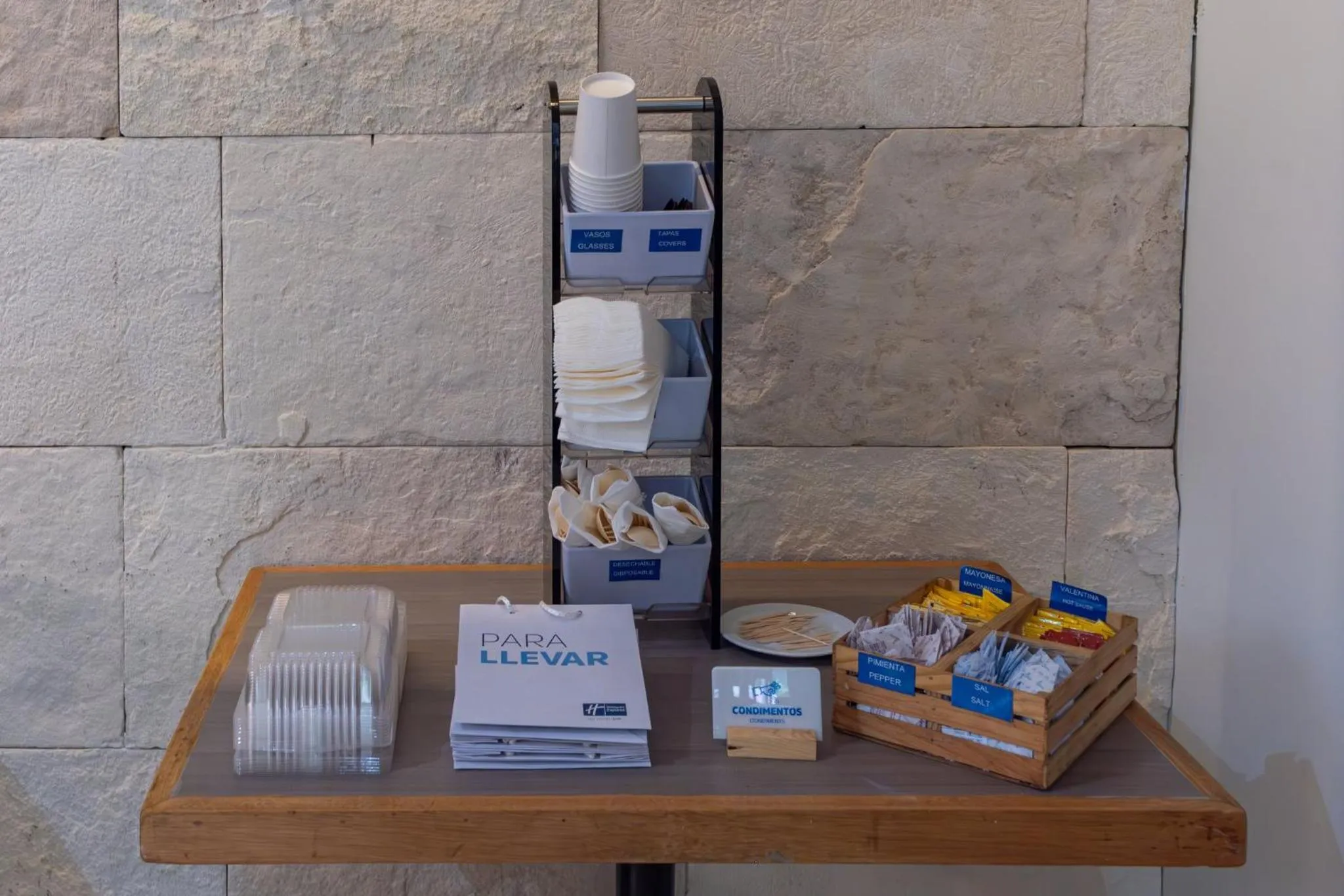 Lounge or bar in Holiday Inn Express Mexico Reforma by IHG